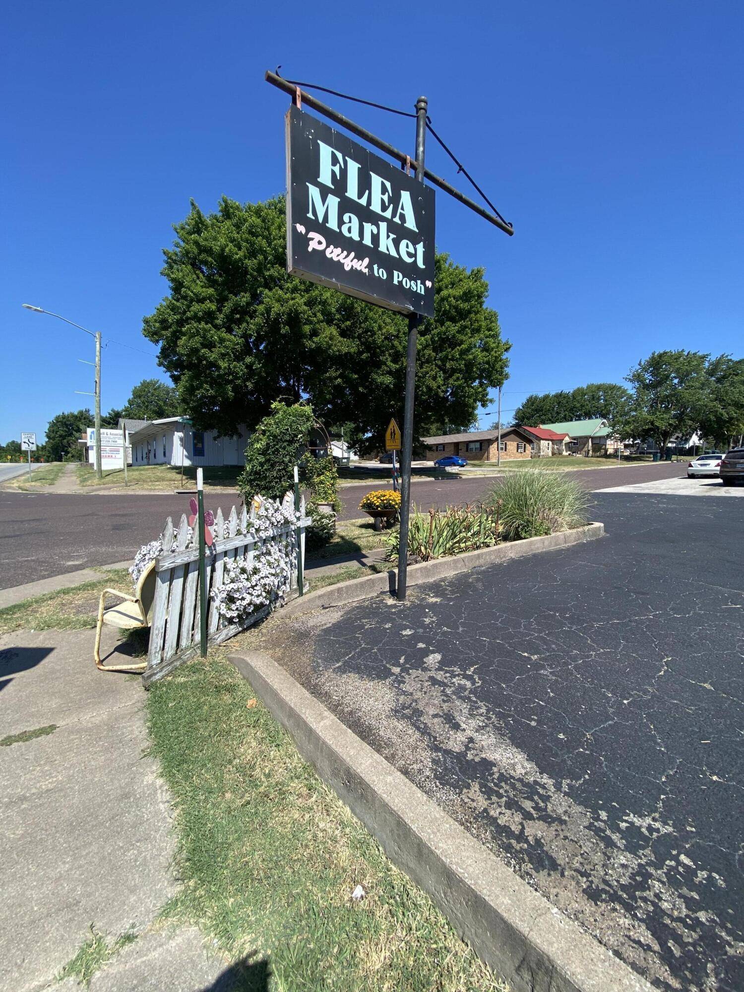 Monett, MO 65708,110 W Broadway ST