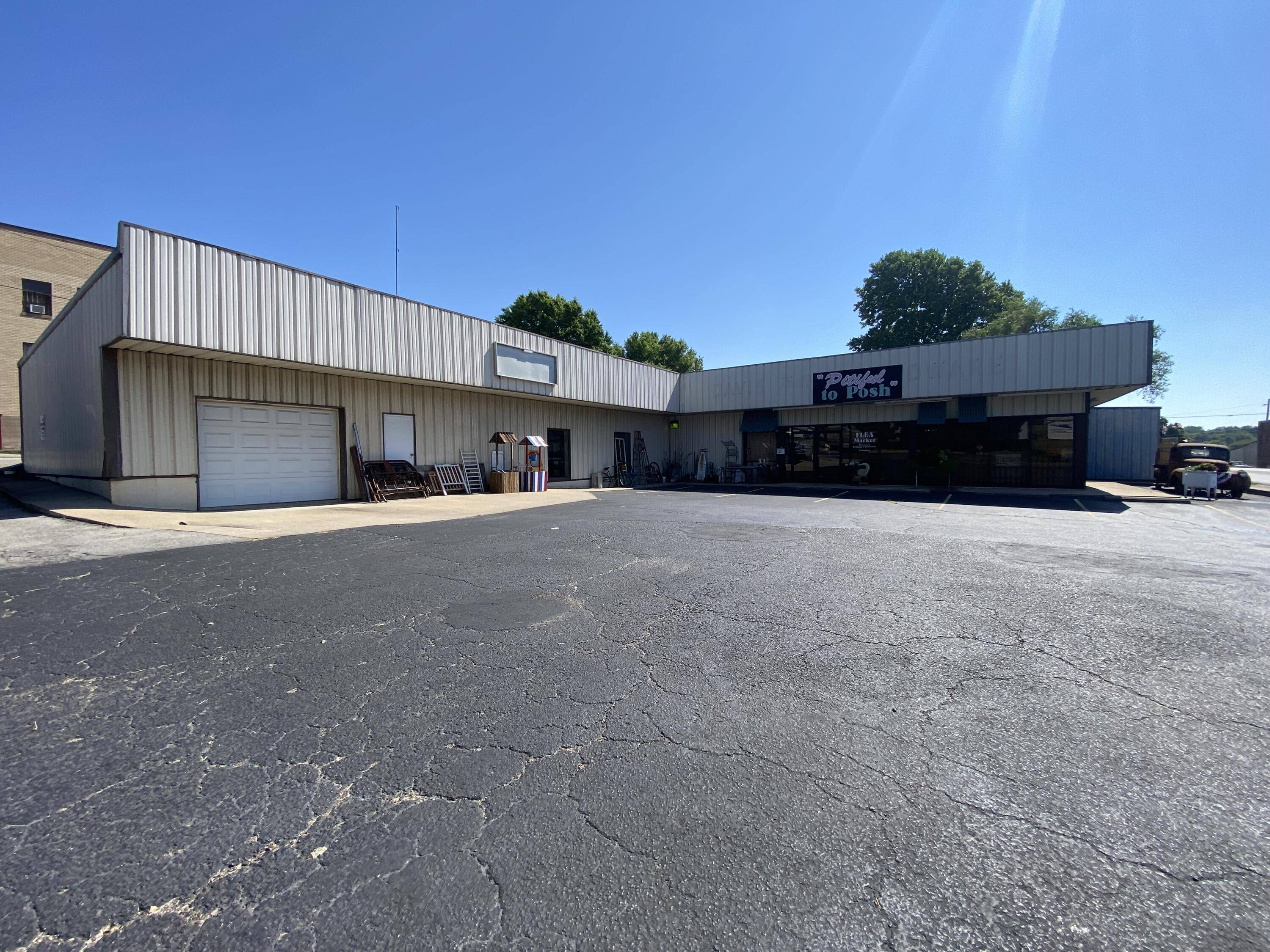 Monett, MO 65708,110 W Broadway ST