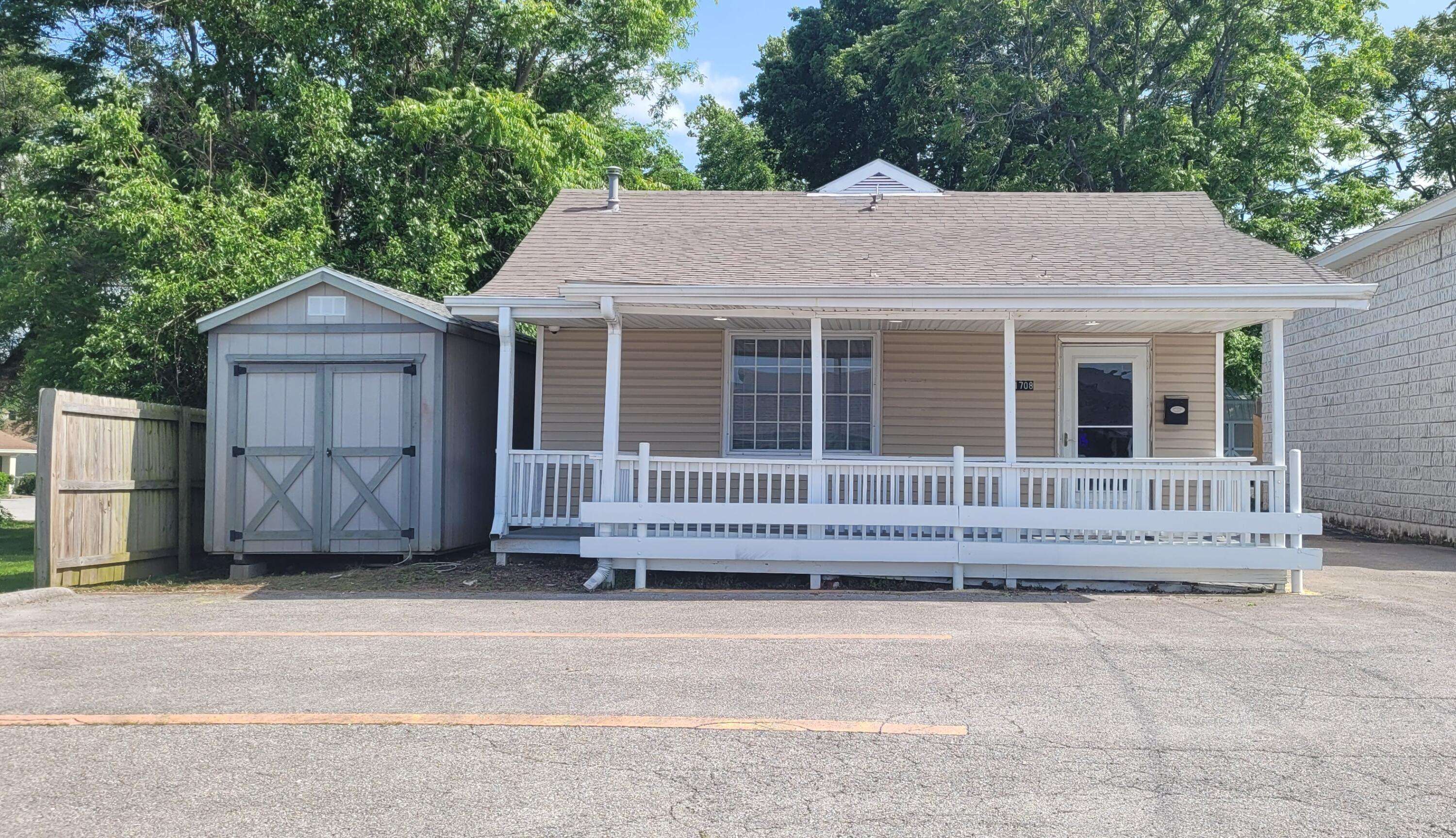 Springfield, MO 65802,1708 E St Louis ST