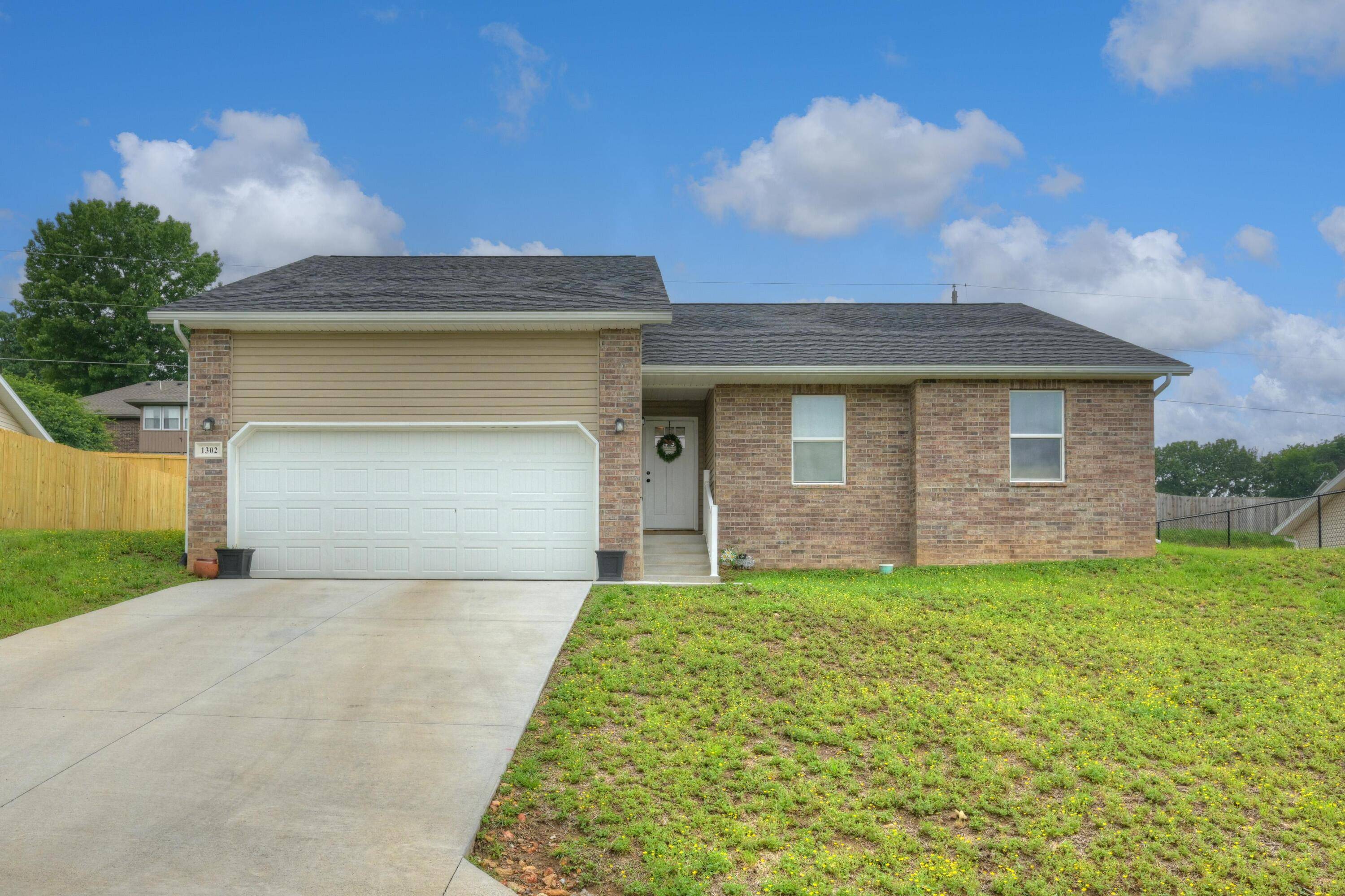 Neosho, MO 64850,1302 Justin TRL