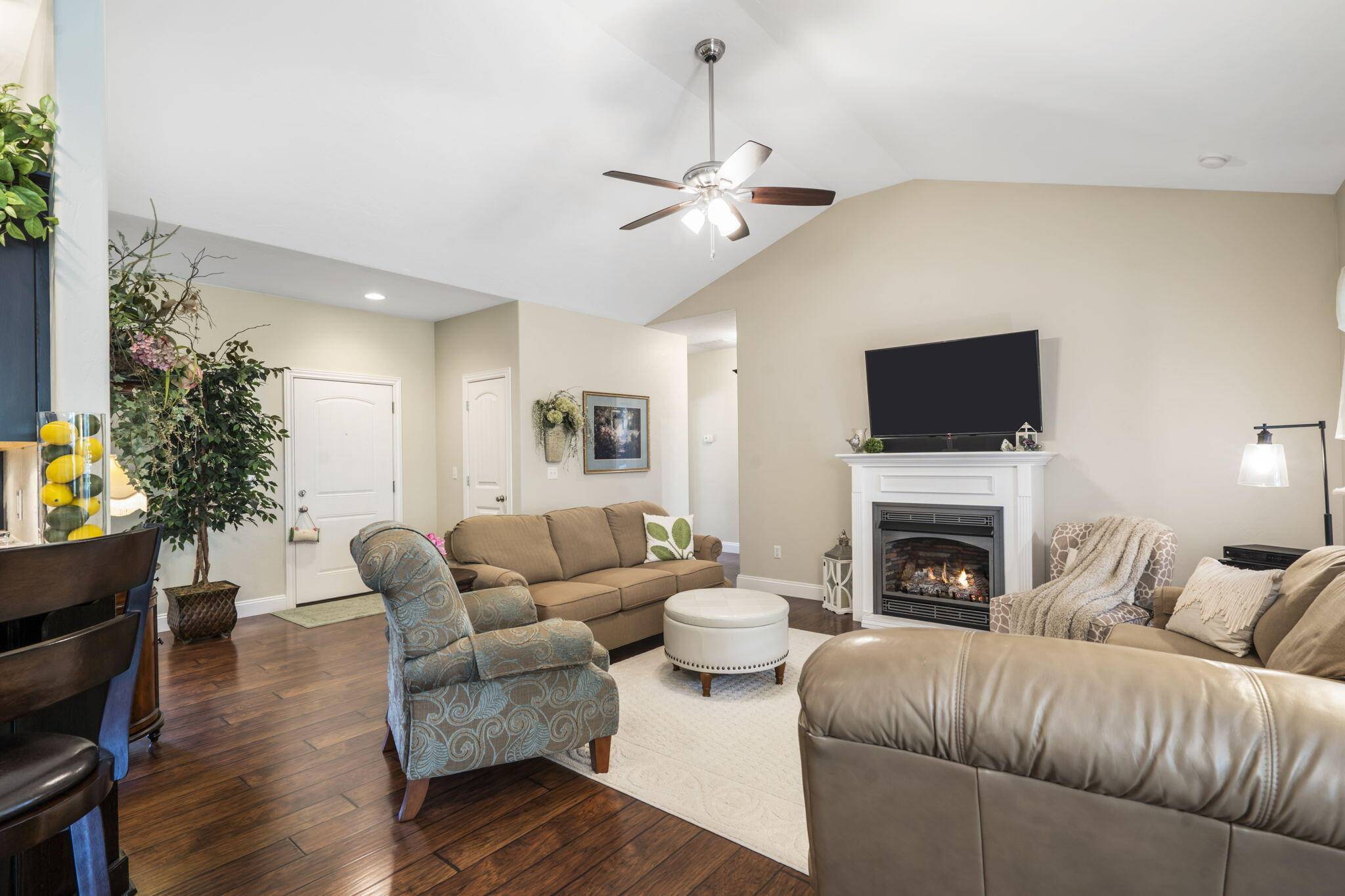 Reeds Spring, MO 65737,94 W Pine LN