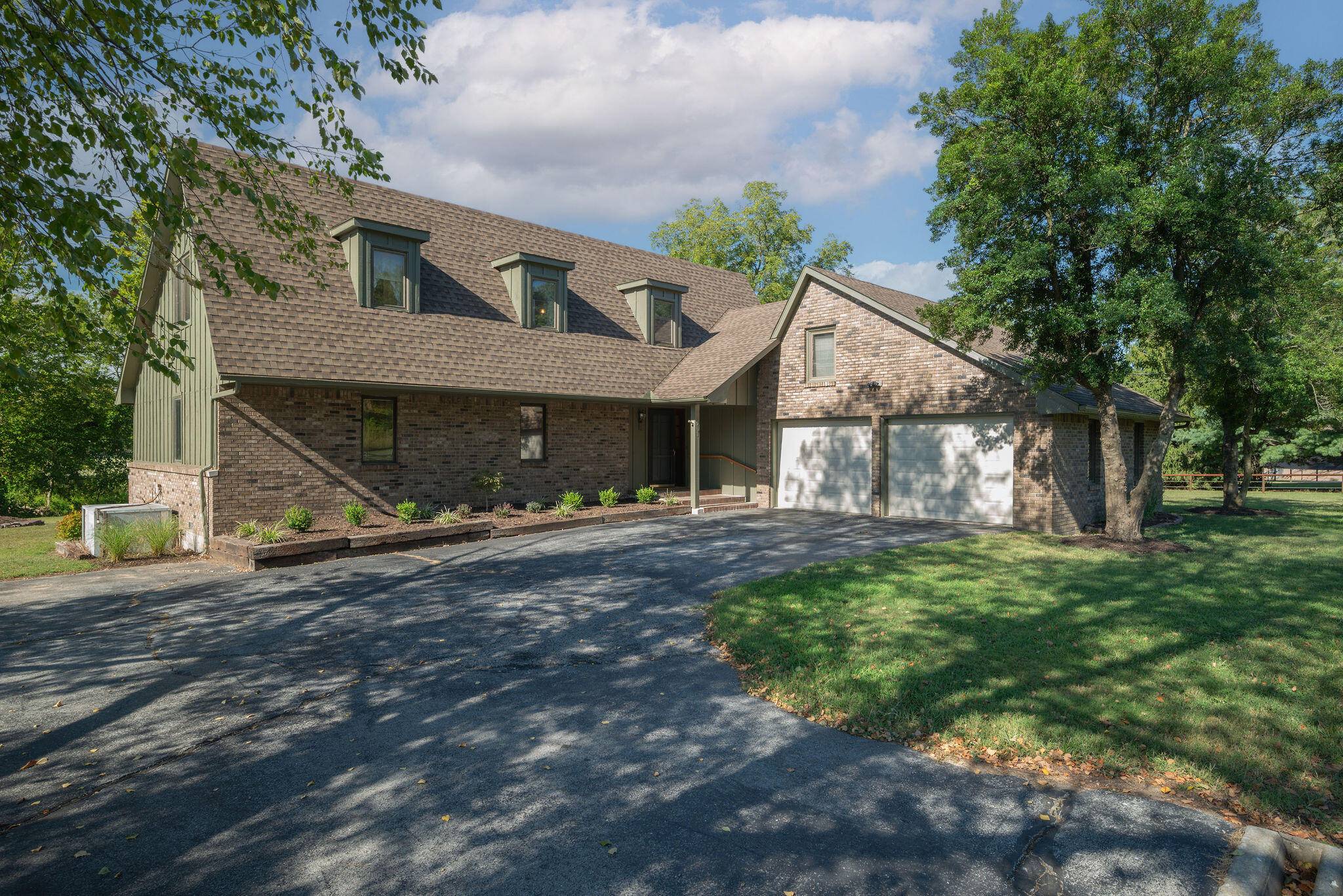 Neosho, MO 64850,561 E Spring ST