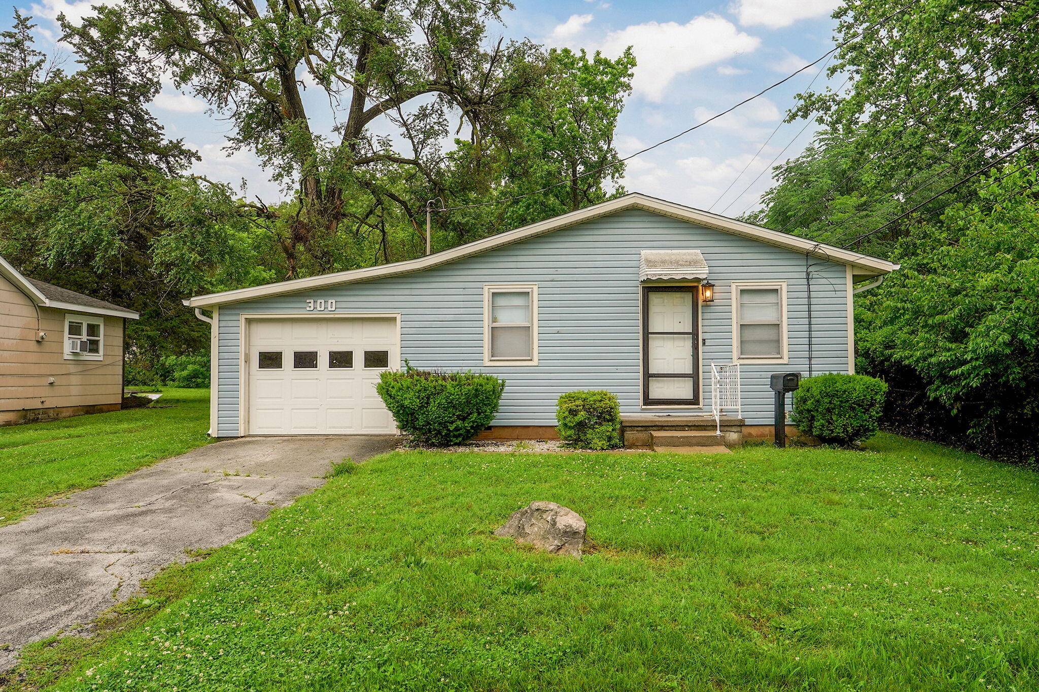 Springfield, MO 65806,300 S Clifton AVE