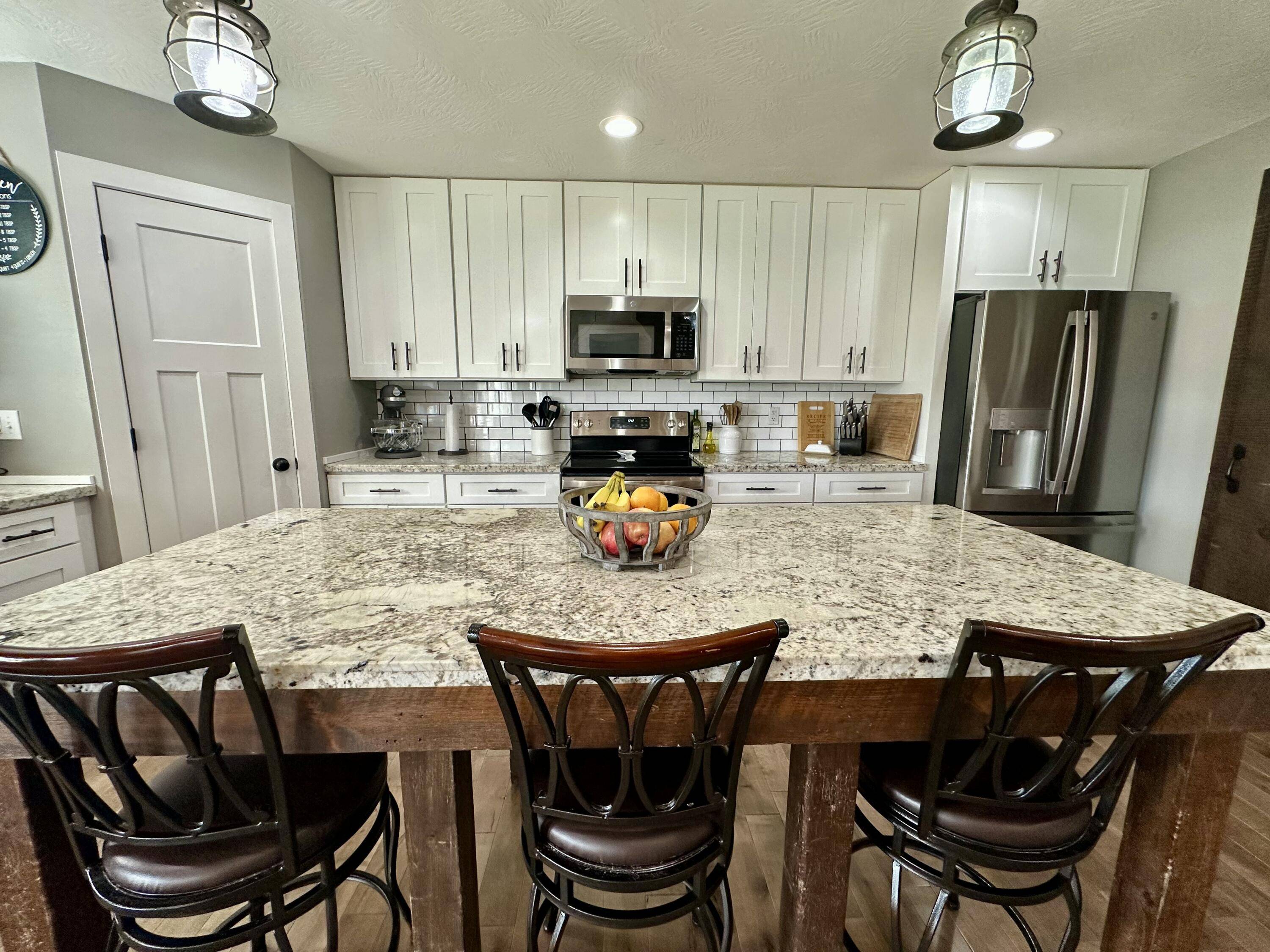 Marshfield, MO 65706,923 Riverview RD
