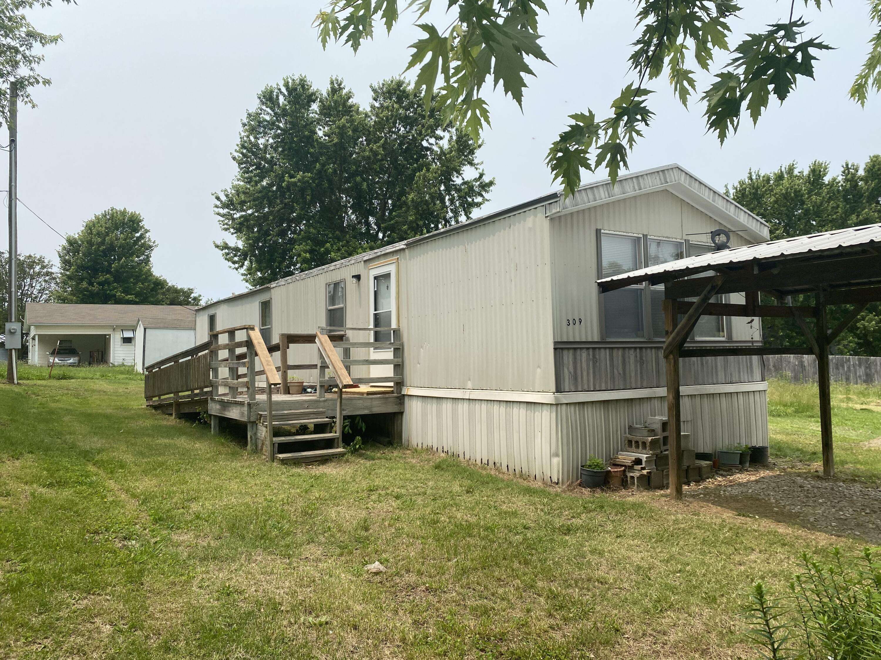 Stockton, MO 65785,309 S Chestnut ST