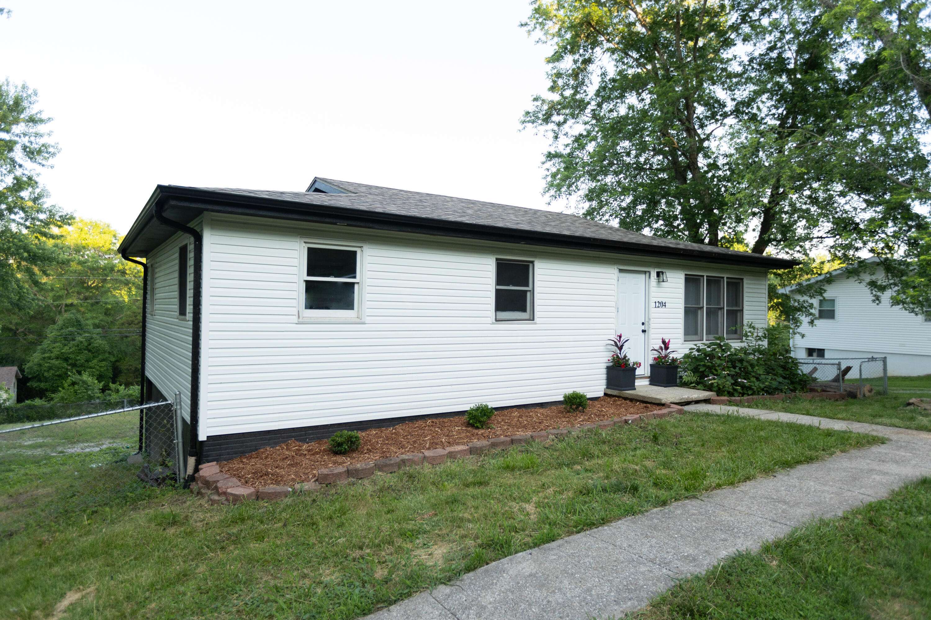 Ozark, MO 65721,1204 S 11th ST