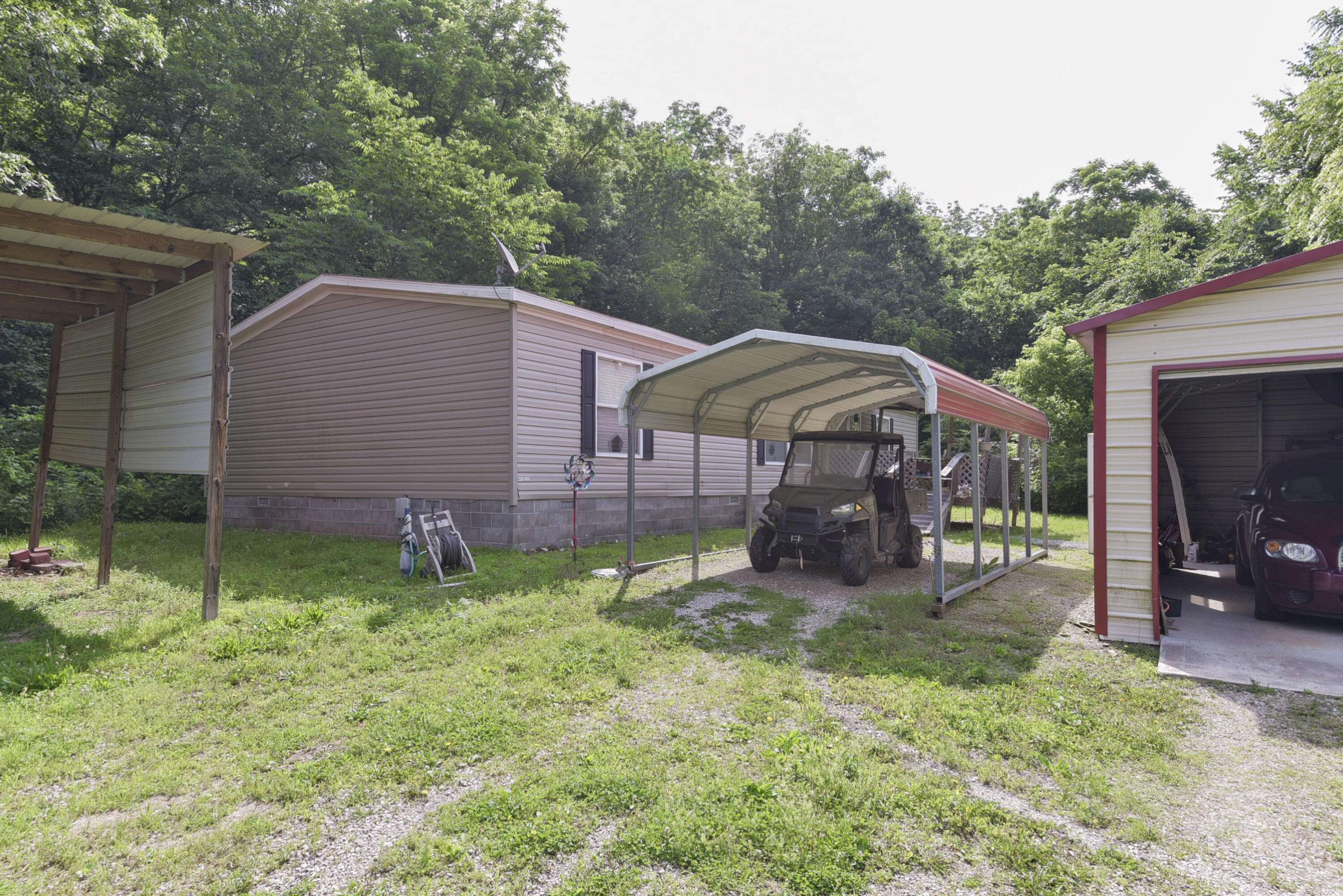 Exeter, MO 65647,19696 Farm Road 1043
