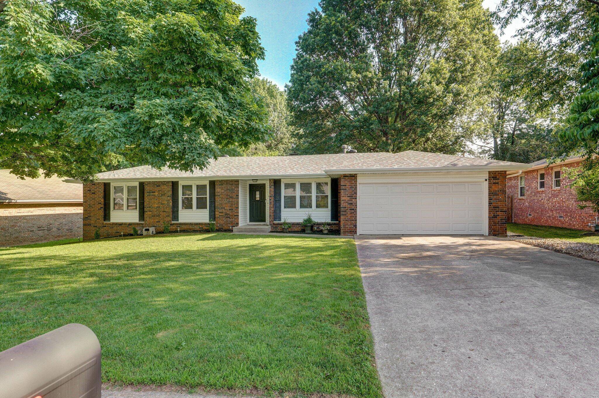 Springfield, MO 65804,1325 E Lakewood ST