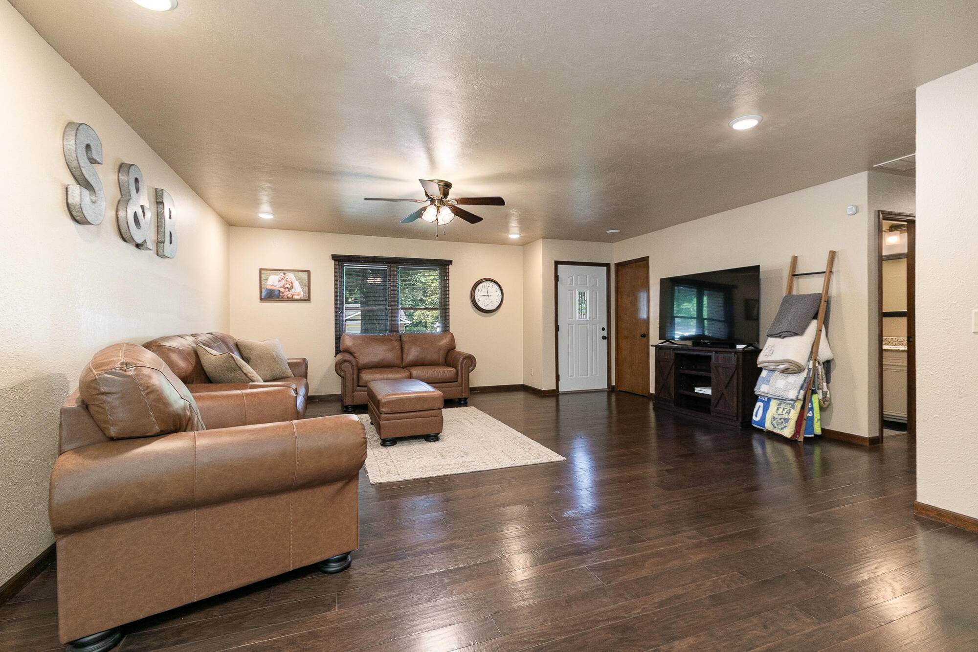 Bolivar, MO 65613,1306 S Oakland AVE