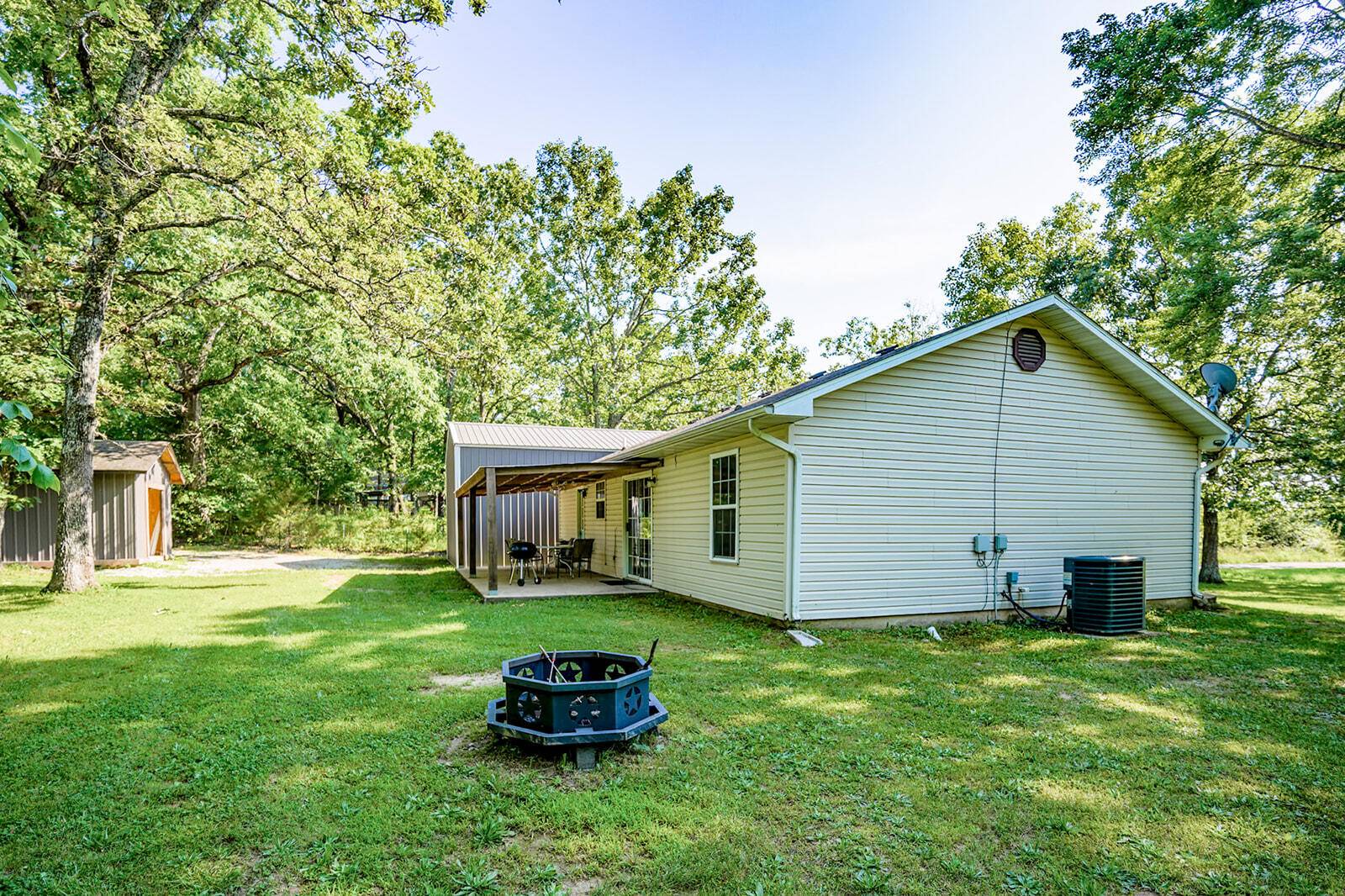 West Plains, MO 65775,7230 Private Road 1830