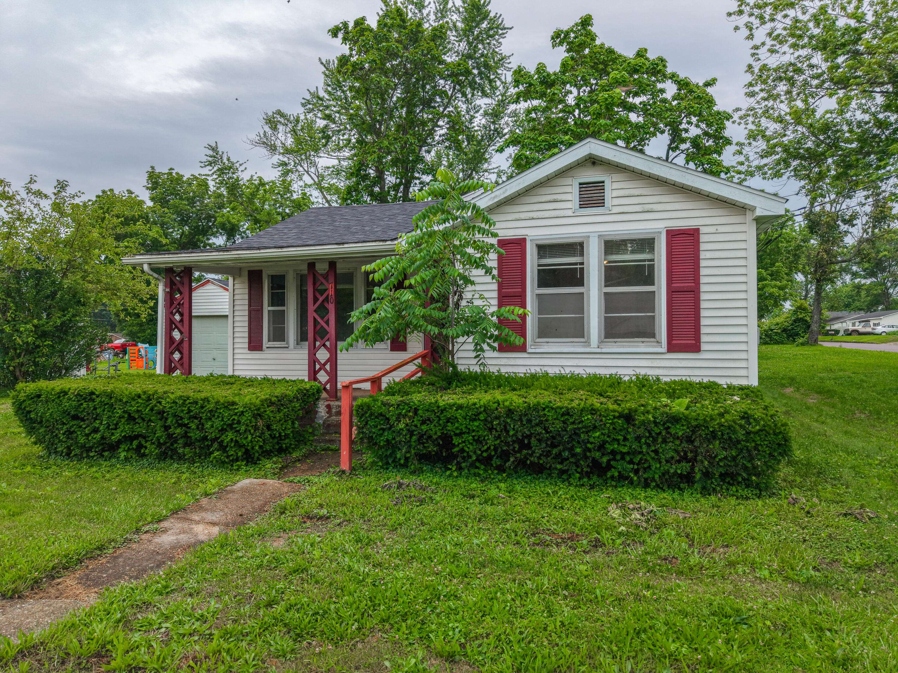 Mountain Grove, MO 65711,710 W Long ST