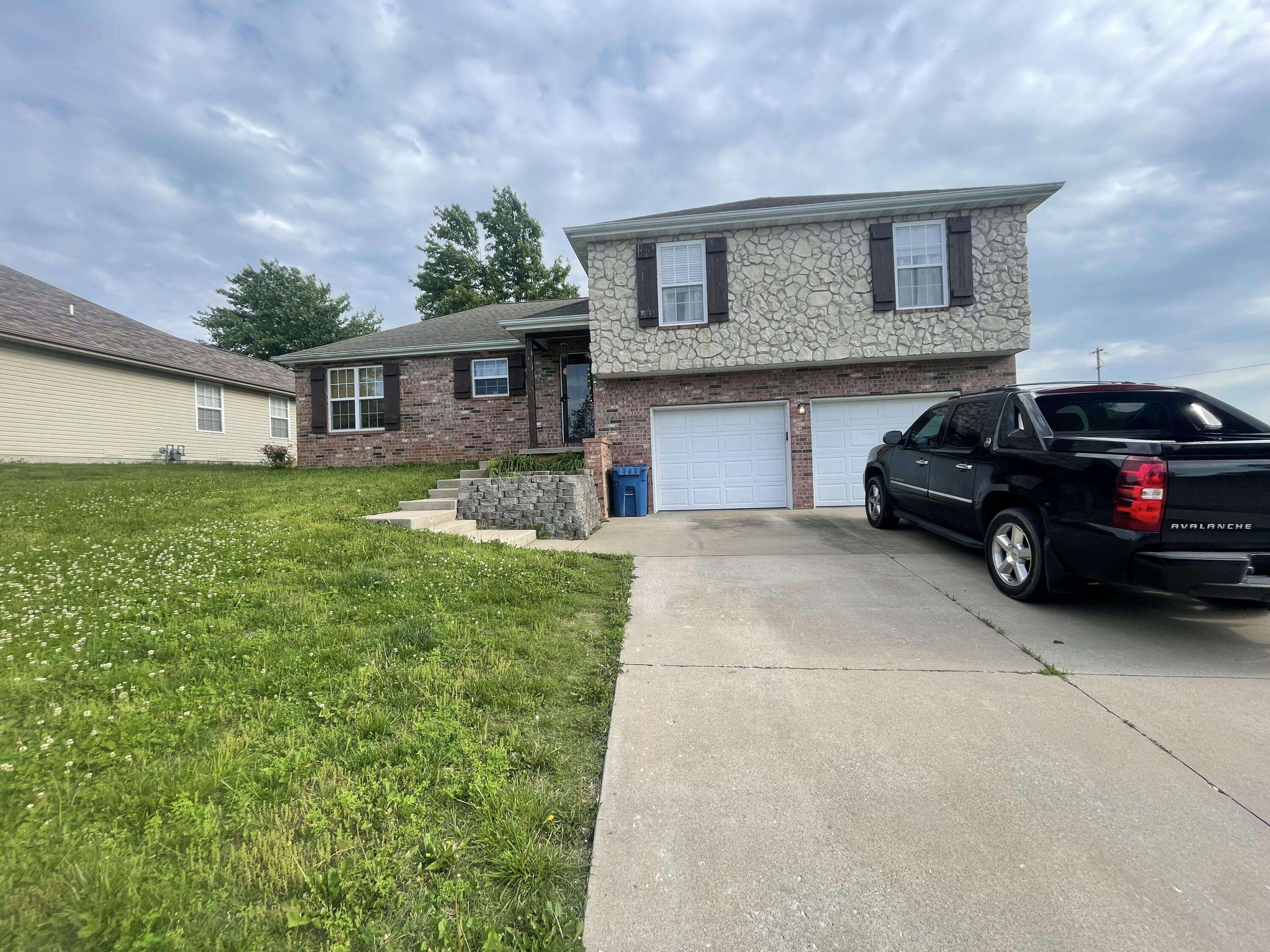 Nixa, MO 65714,1008 W Bates DR