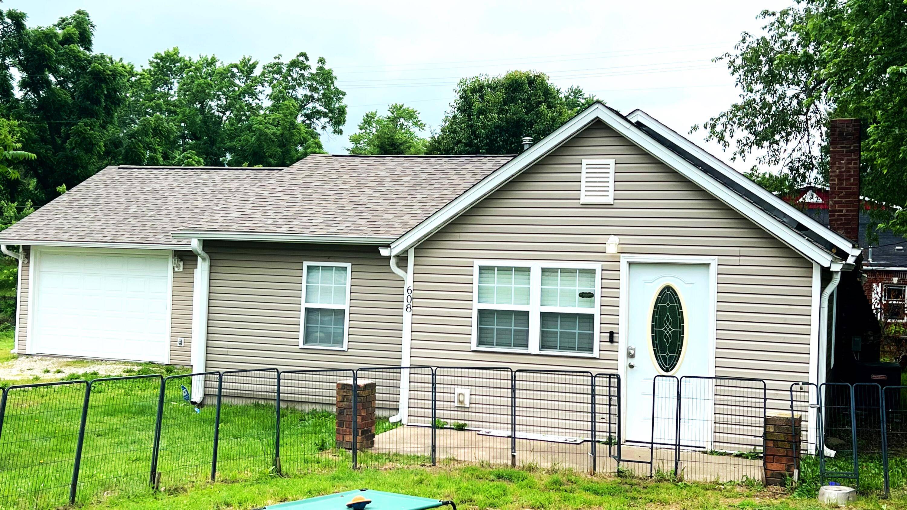 Monett, MO 65708,608 10th ST