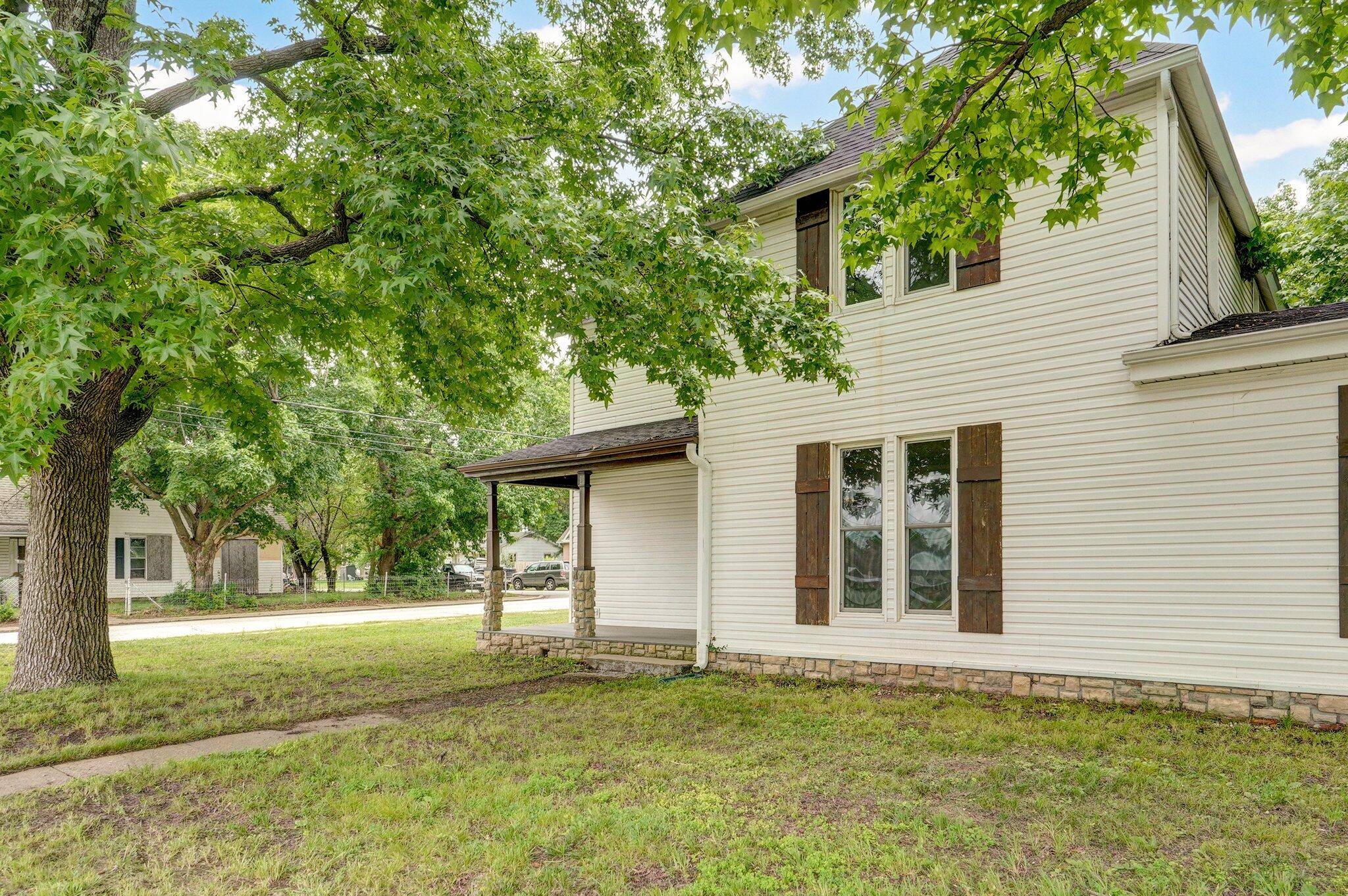 Mt Vernon, MO 65712,902 S Hickory ST