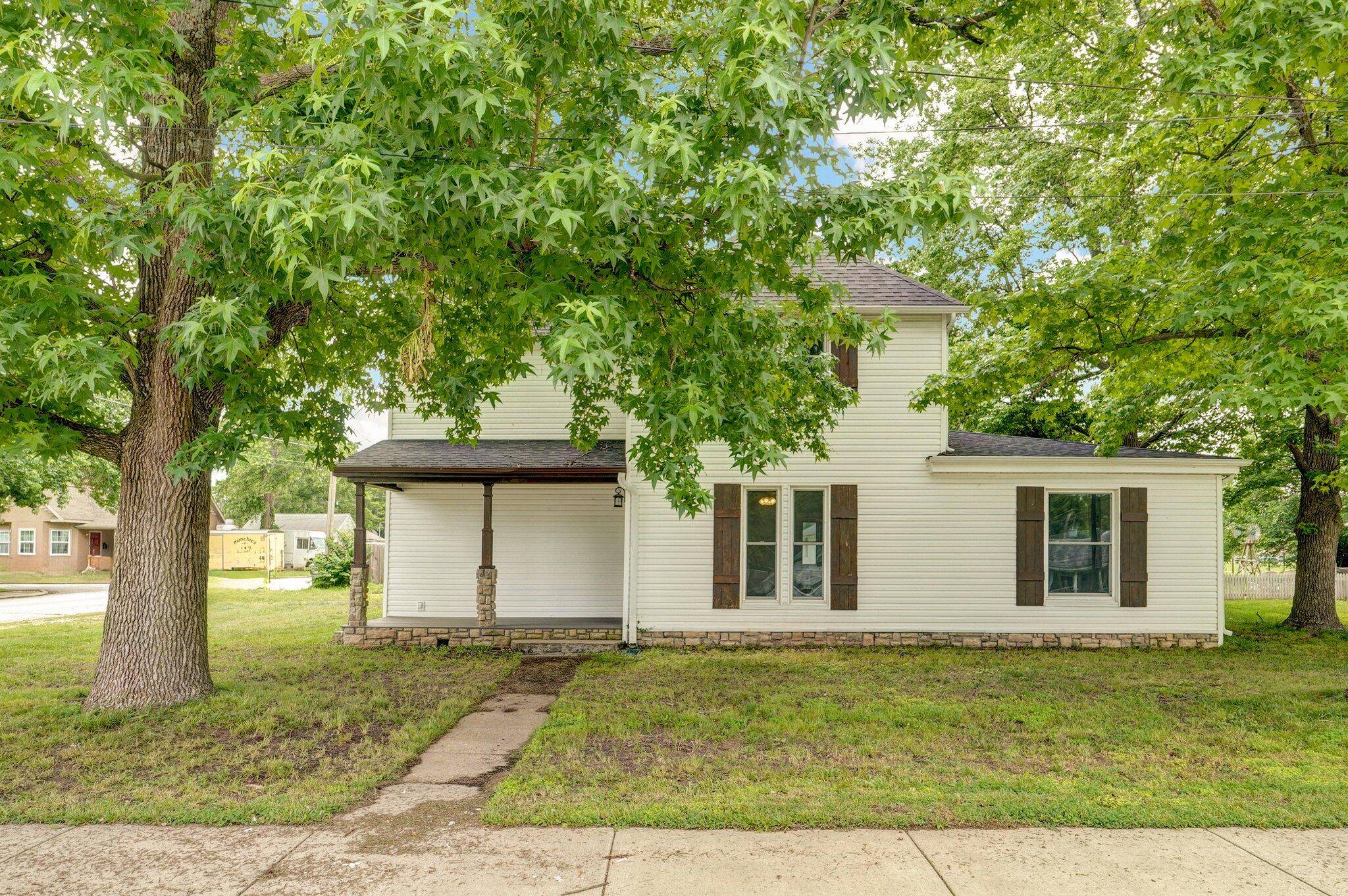 Mt Vernon, MO 65712,902 S Hickory ST