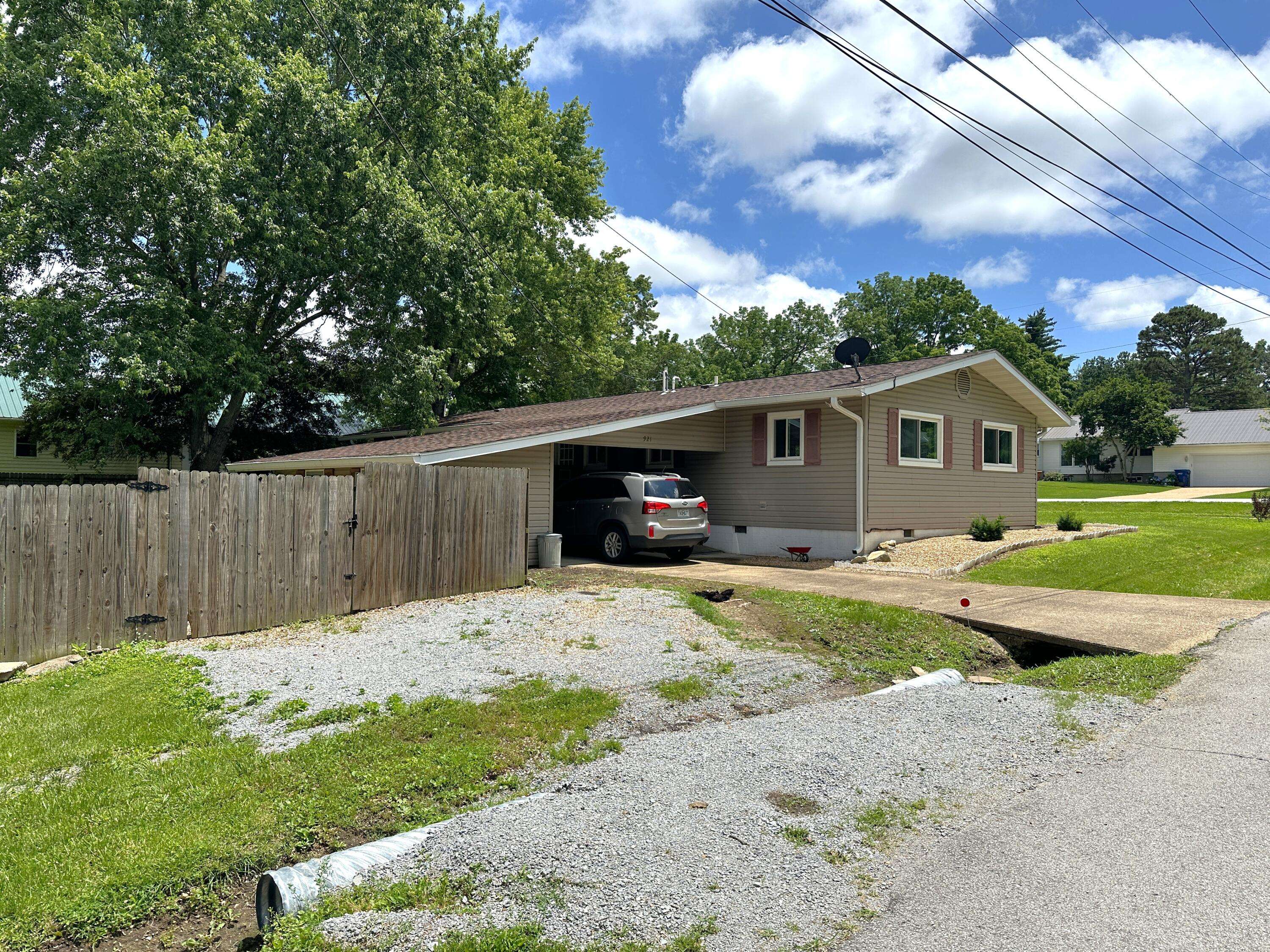 Houston, MO 65483,921 W Ozark Street
