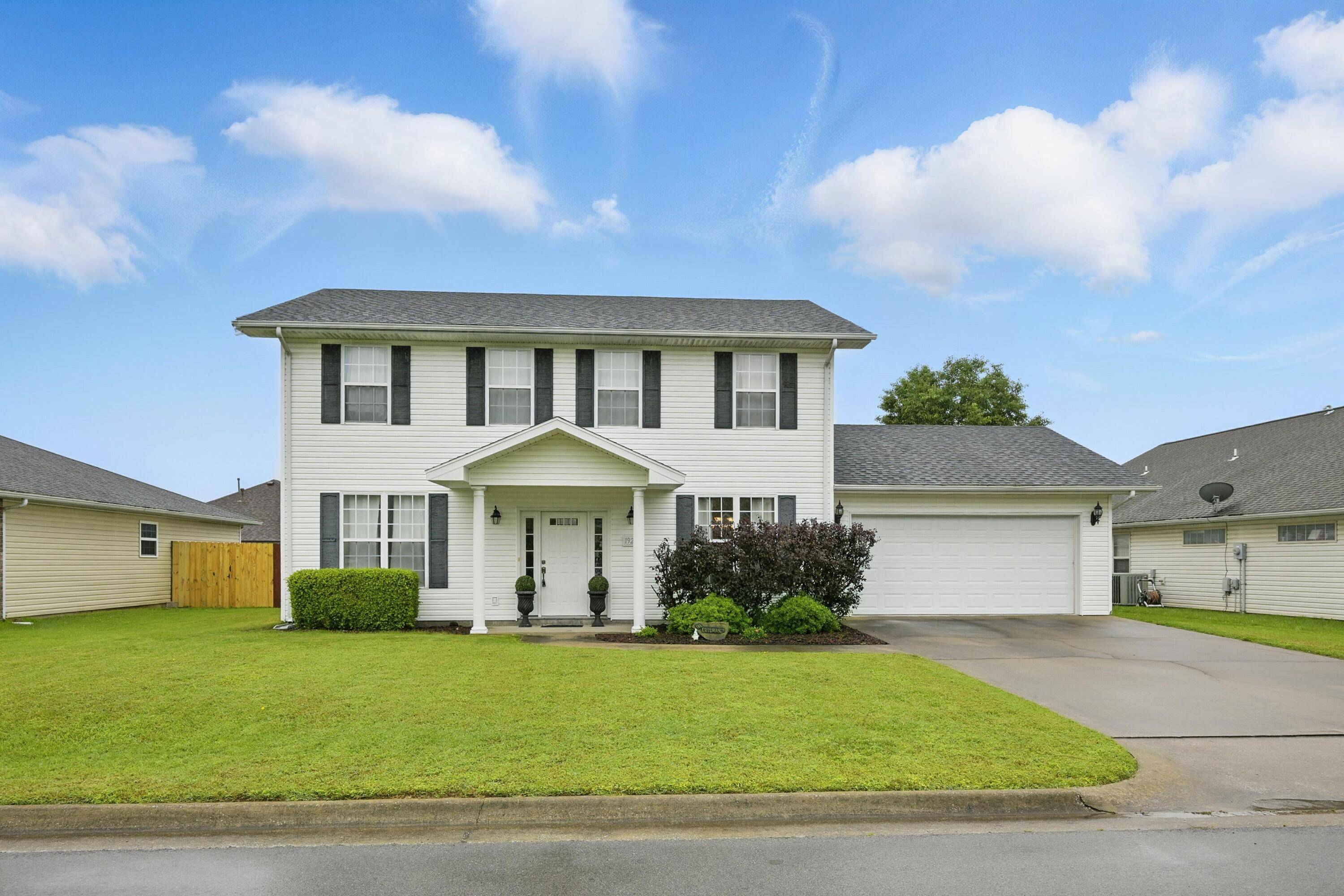 Neosho, MO 64850,1925 Sylvan AVE
