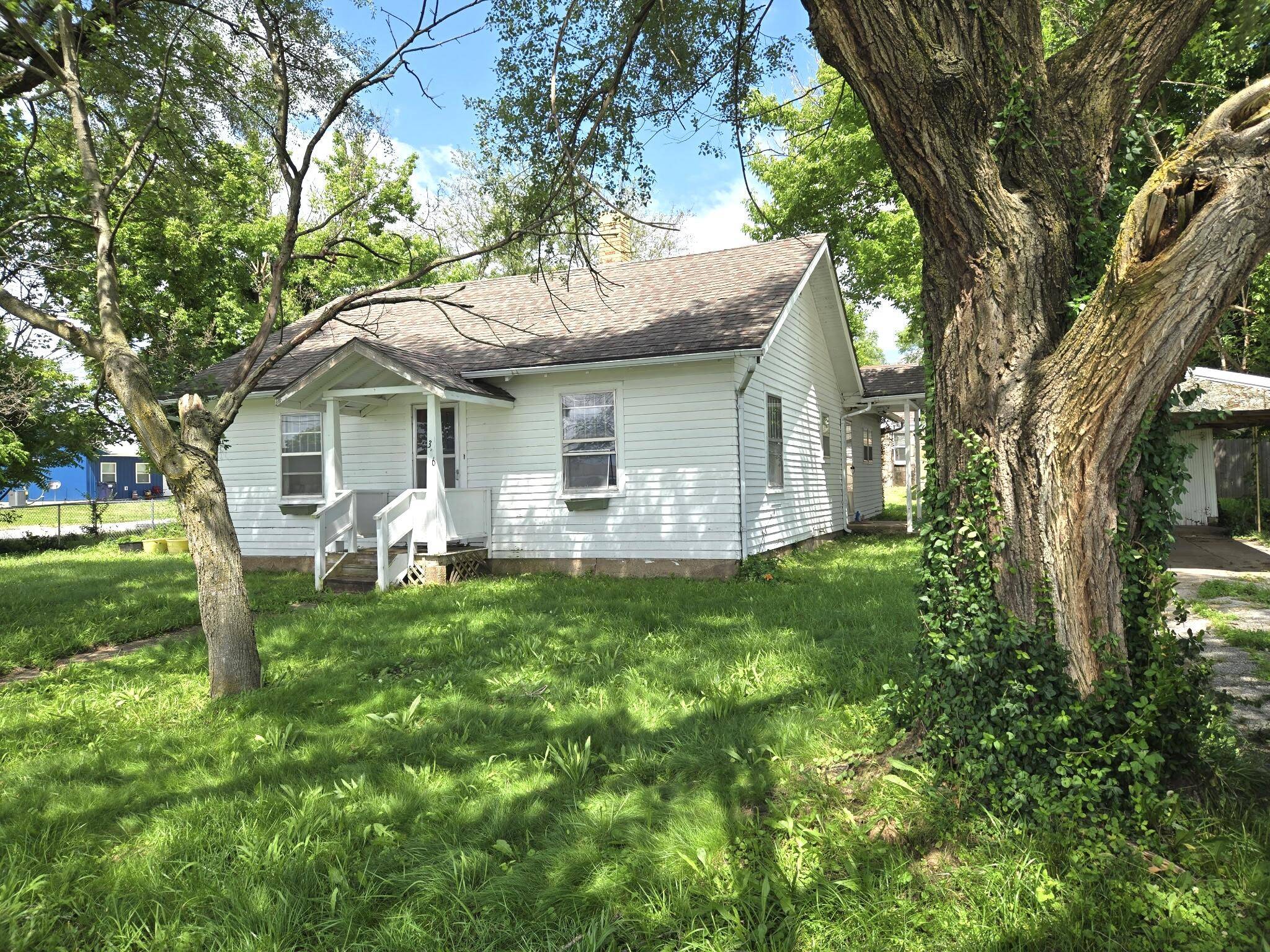 Buffalo, MO 65622,306 S Locust ST