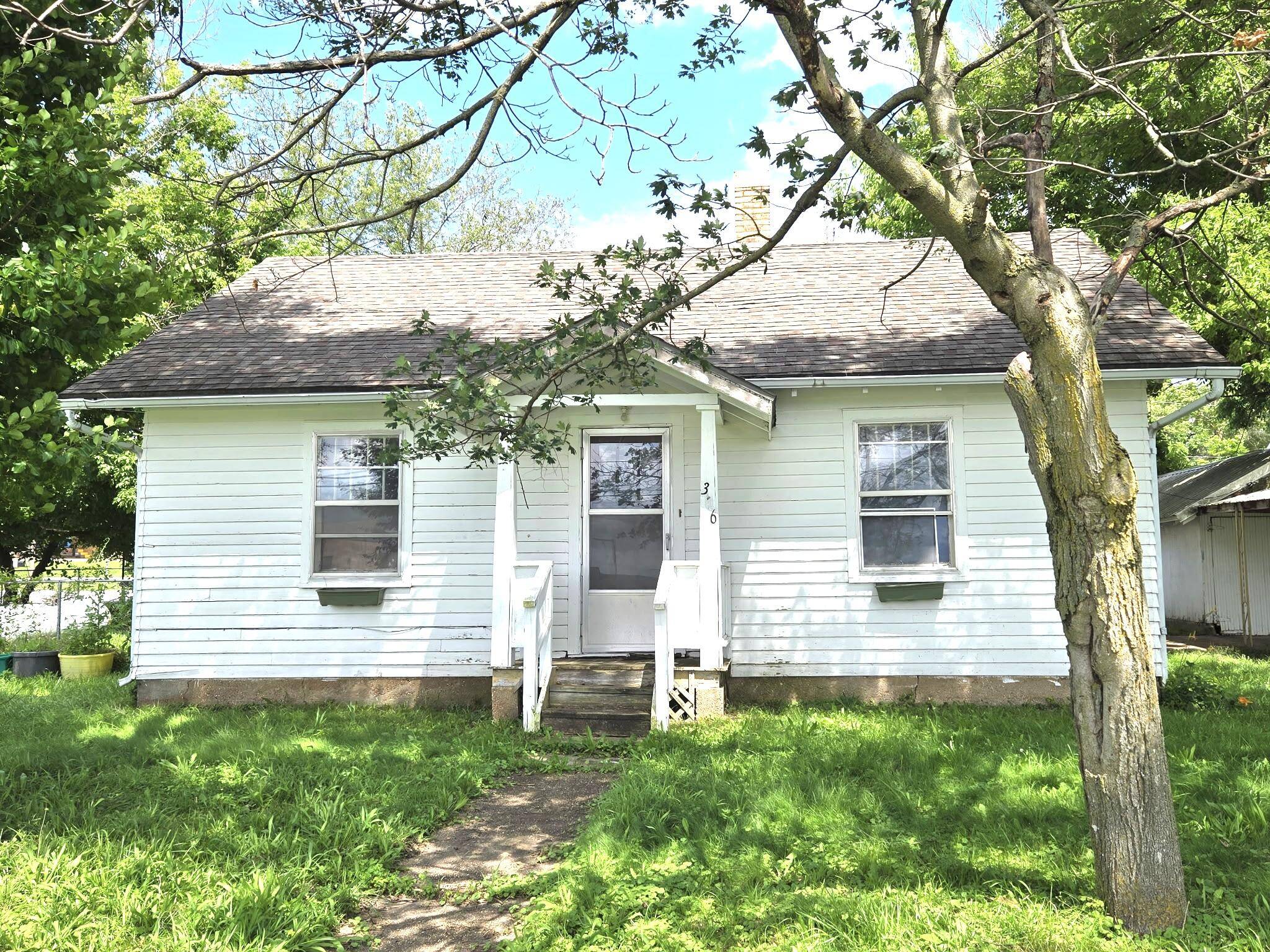 Buffalo, MO 65622,306 S Locust ST