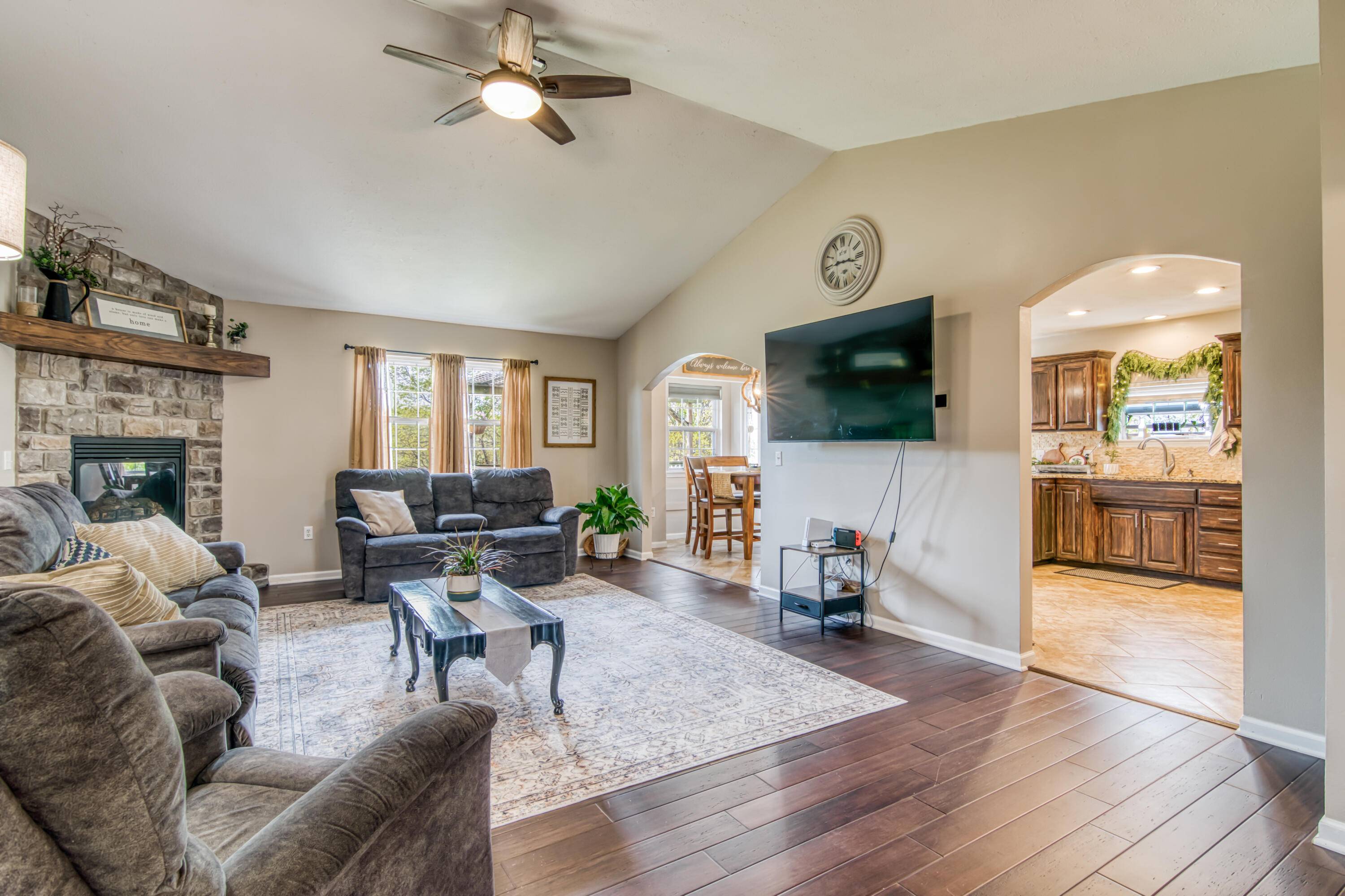 Taneyville, MO 65759,247 Montana RD