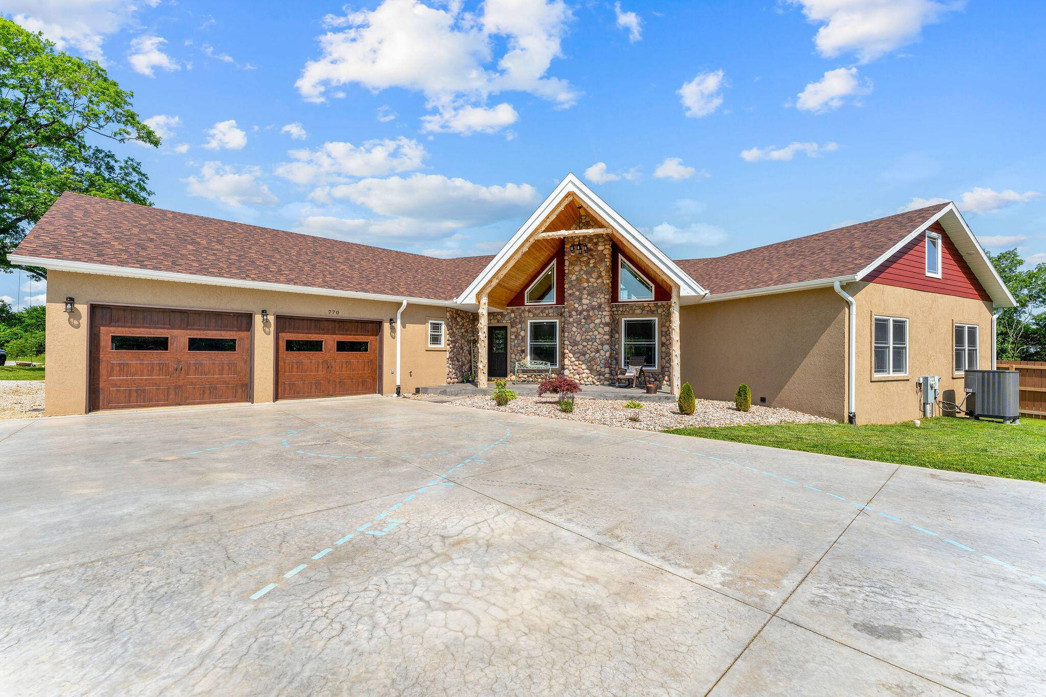 Branson, MO 65616,770 Mills Hollow RD