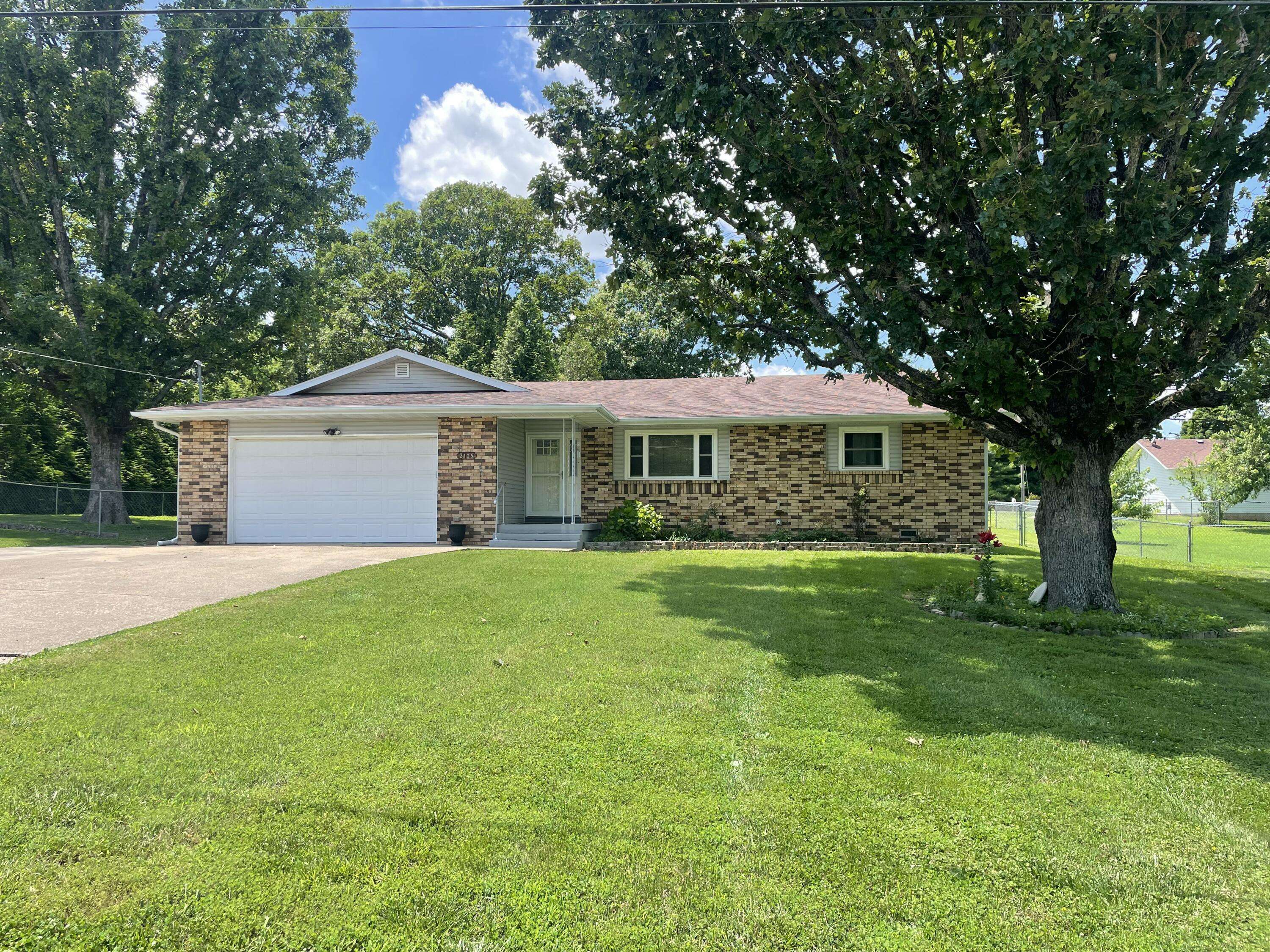Ava, MO 65608,2105 Oakridge DR