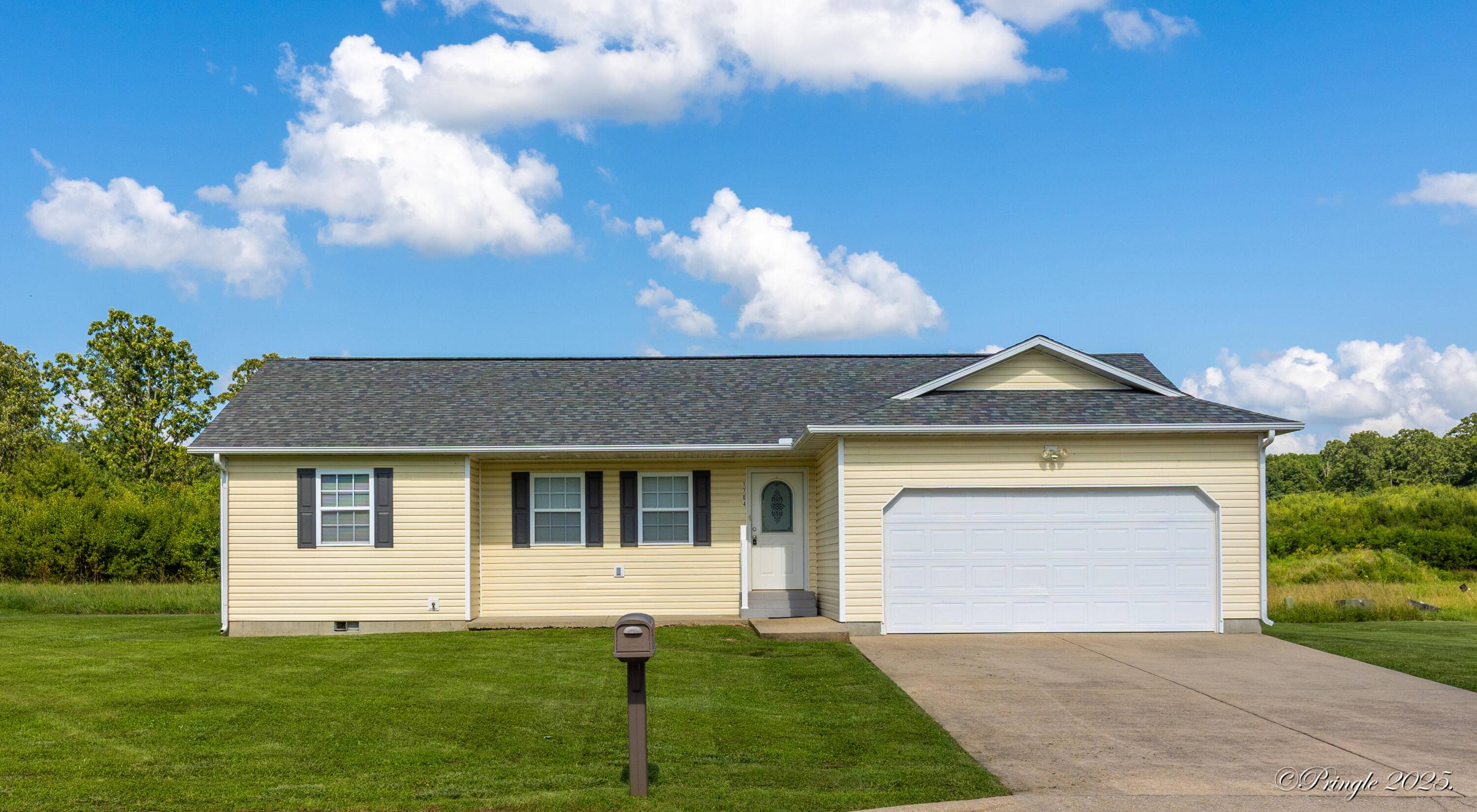 West Plains, MO 65775,1704 Luna DR