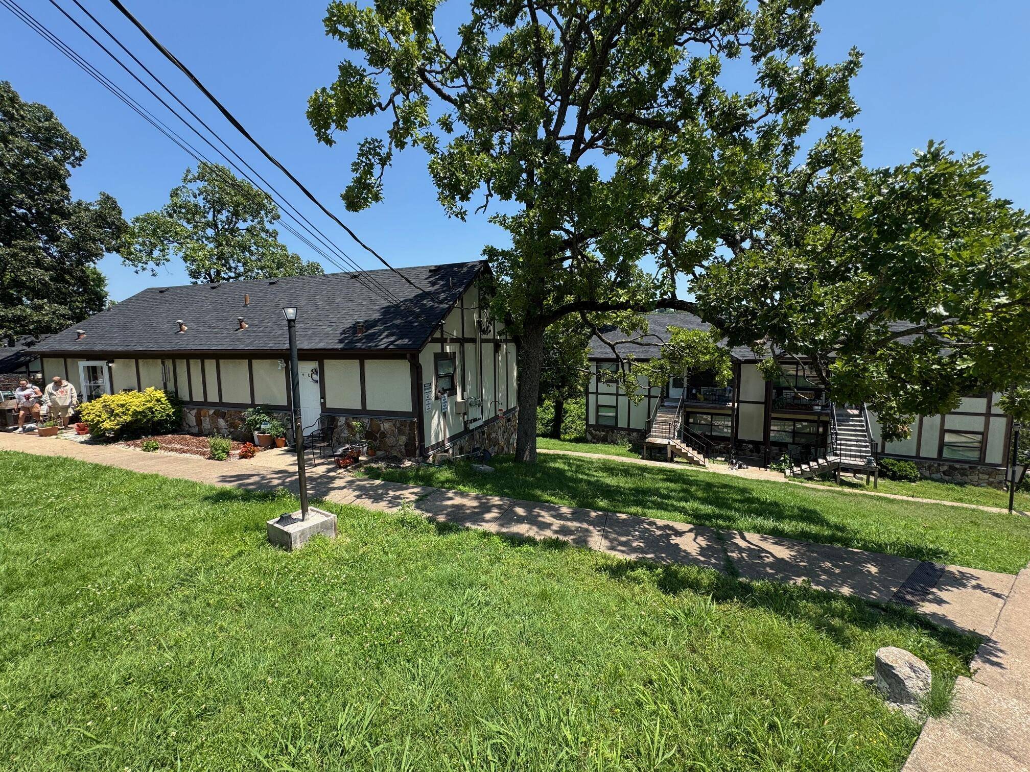 Hollister, MO 65672,128 2nd ST