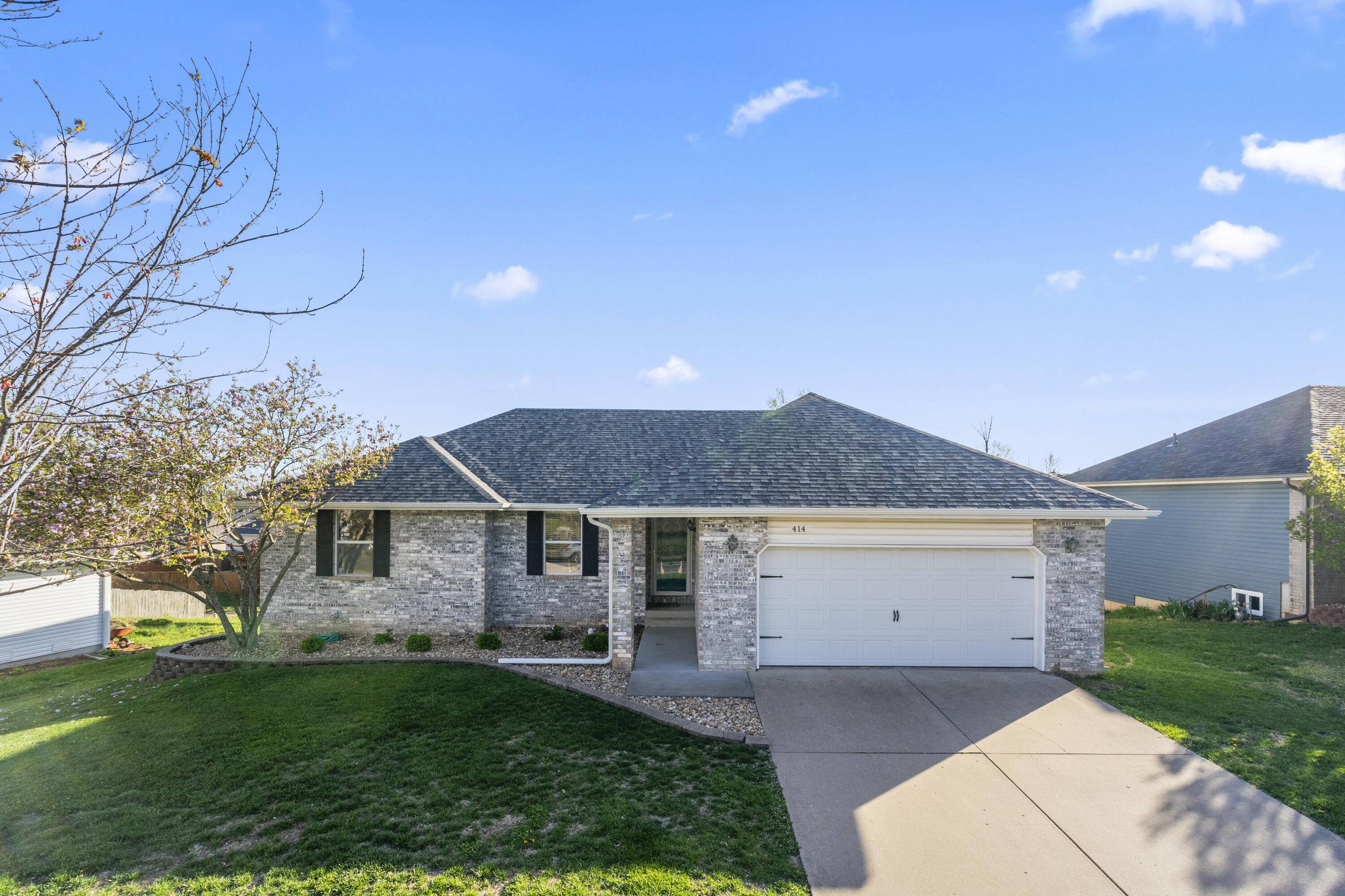 Nixa, MO 65714,414 W Chestnut RD