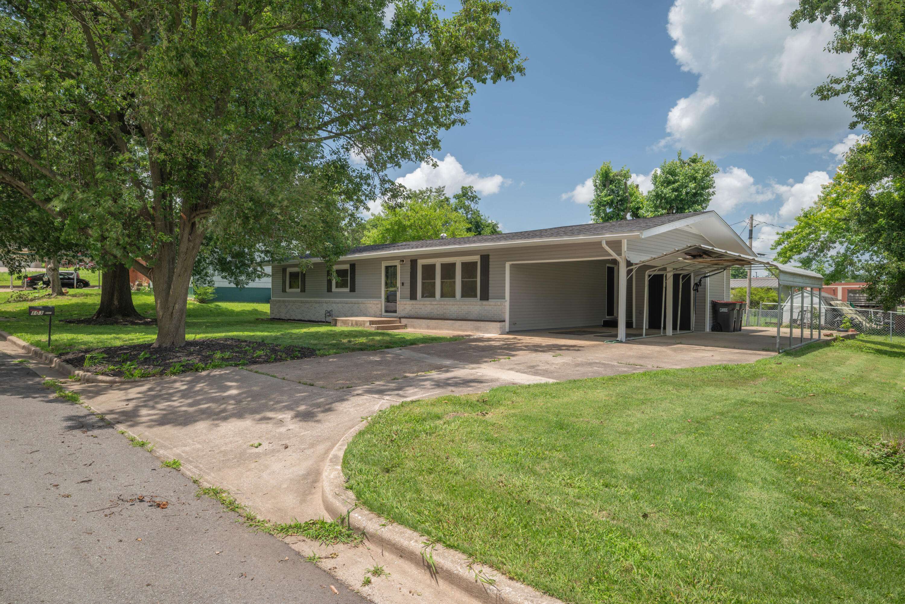 Cassville, MO 65625,103 N Spring ST