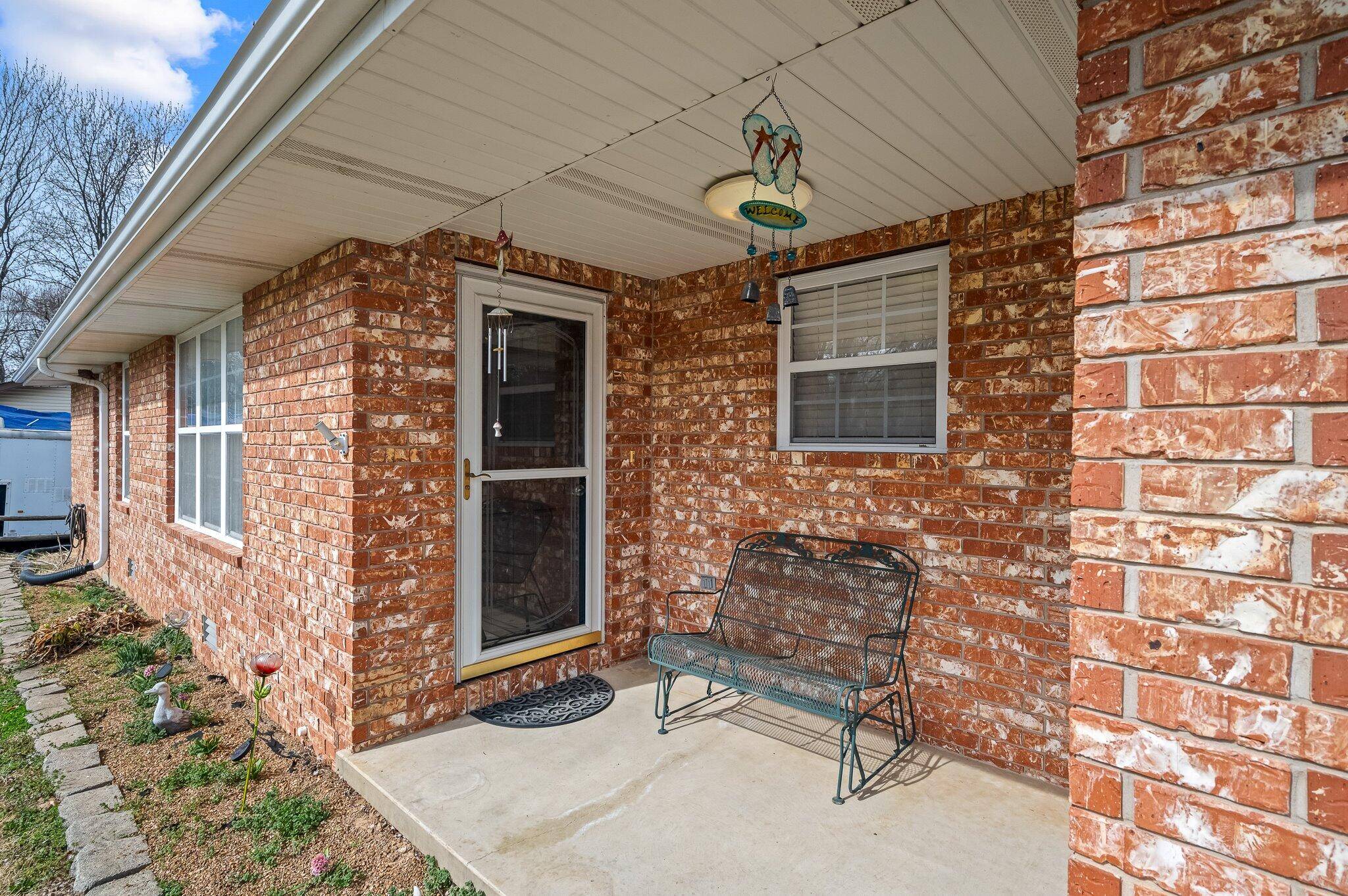 Nixa, MO 65714,105 W Oak ST