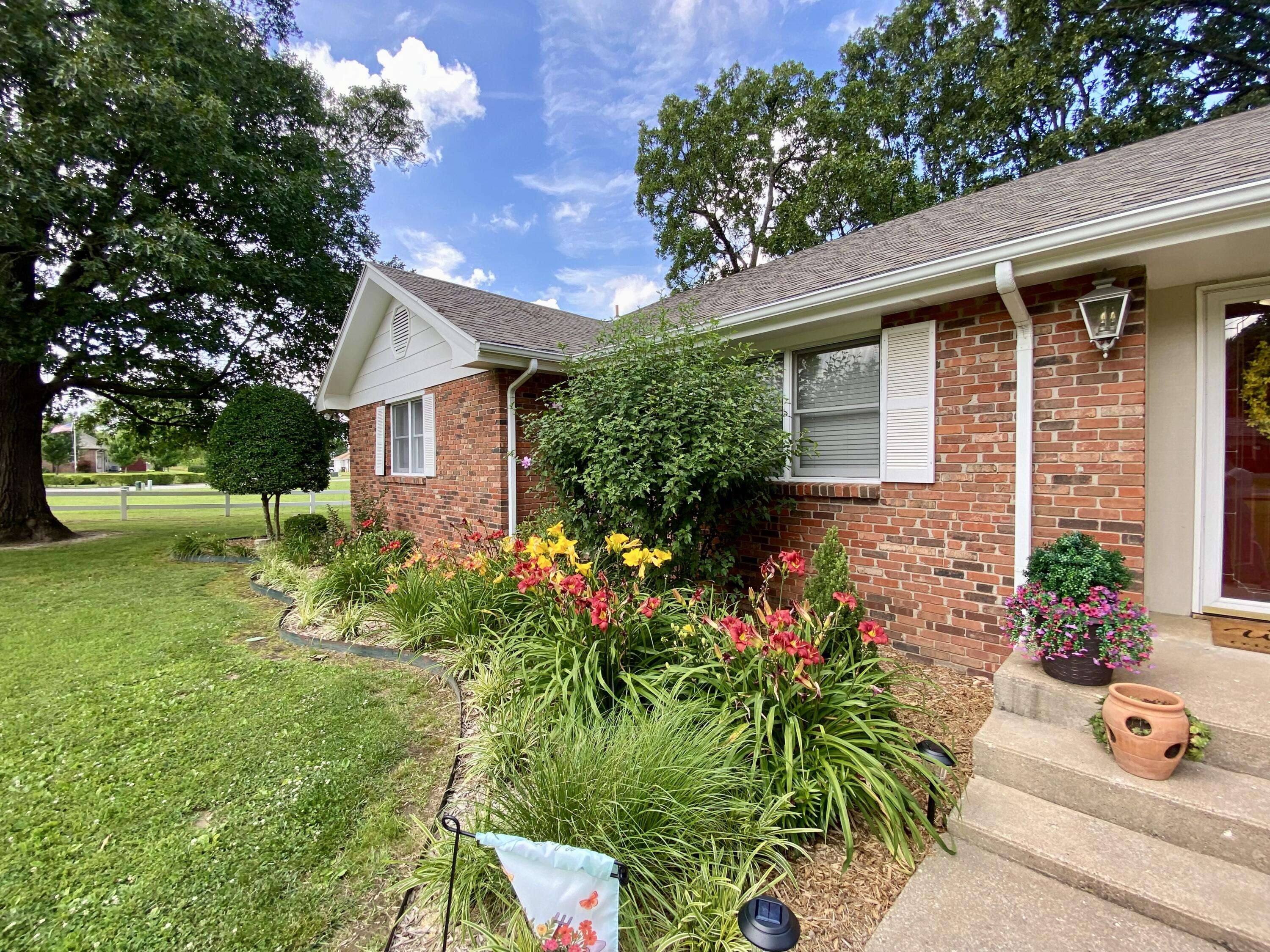 Aurora, MO 65605,1605 S Park AVE