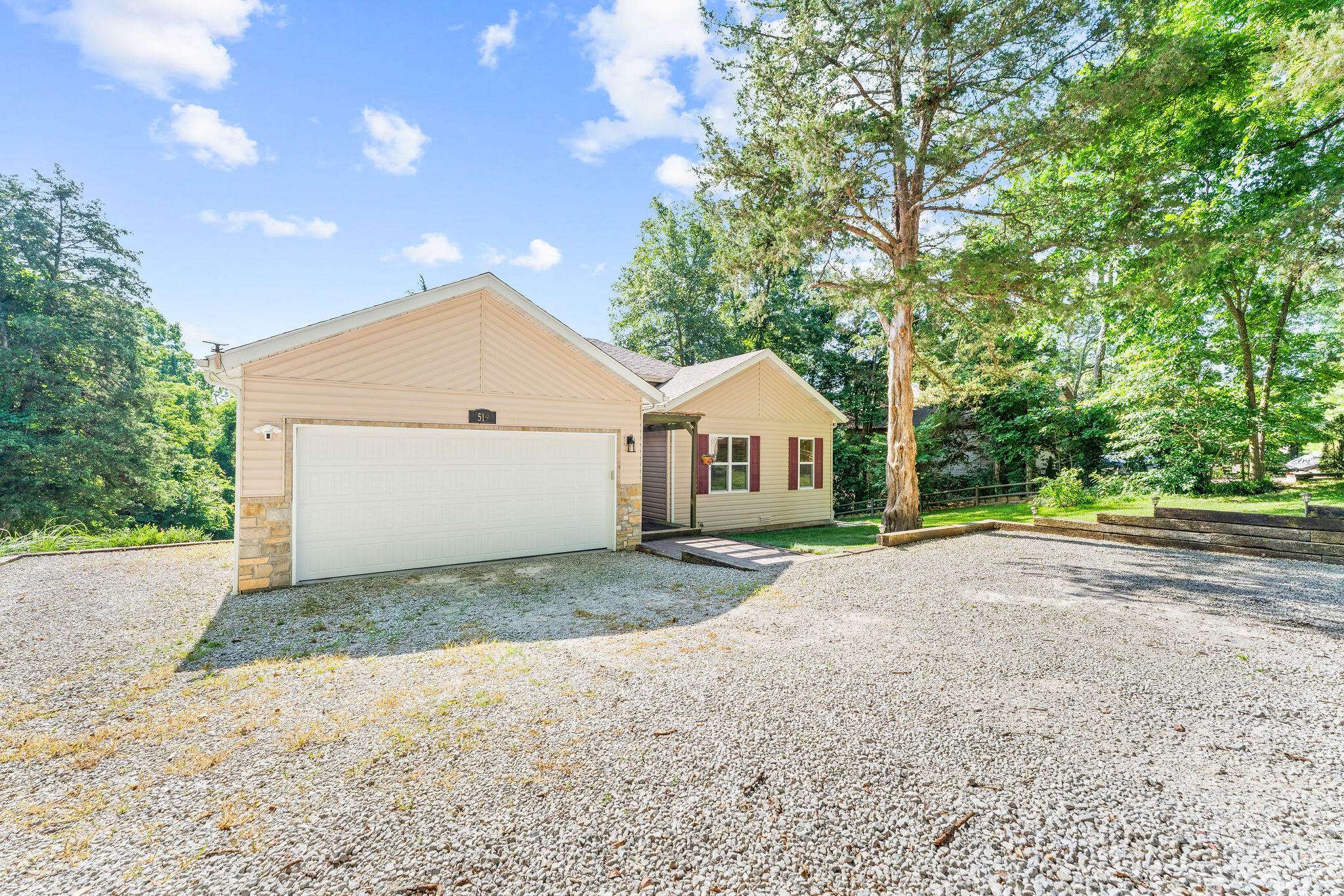 Hollister, MO 65672,519 Iowa Colony RD