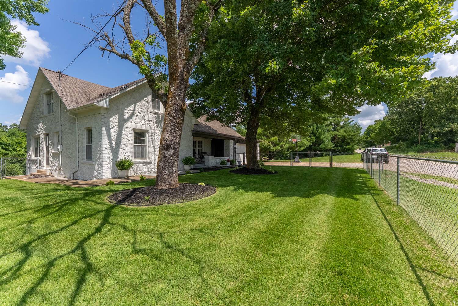 Thayer, MO 65791,1507 Business Route 63