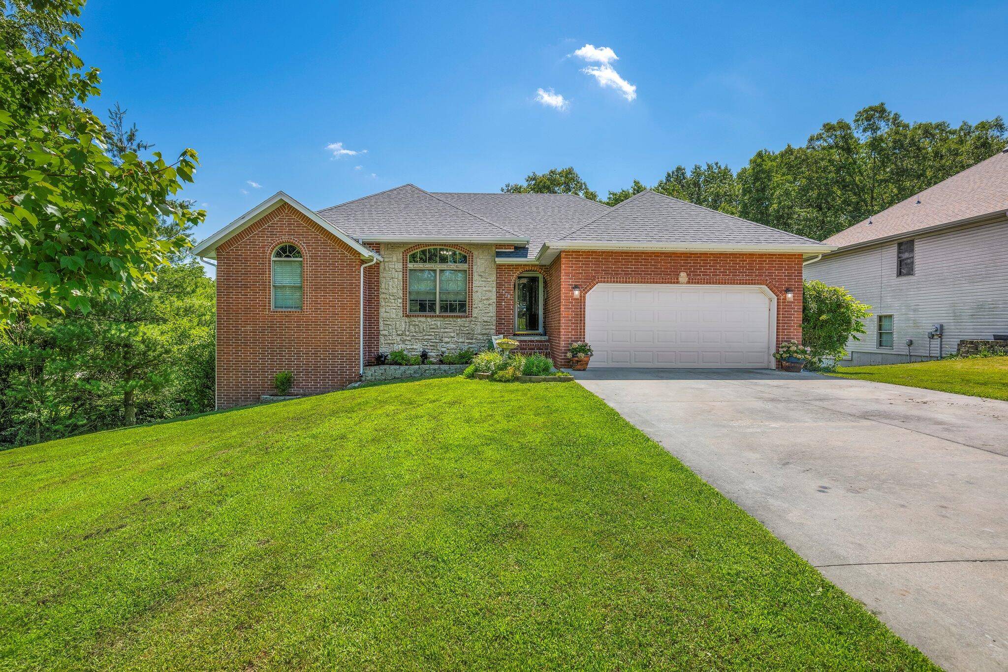 Marshfield, MO 65706,1528 N Marshall ST