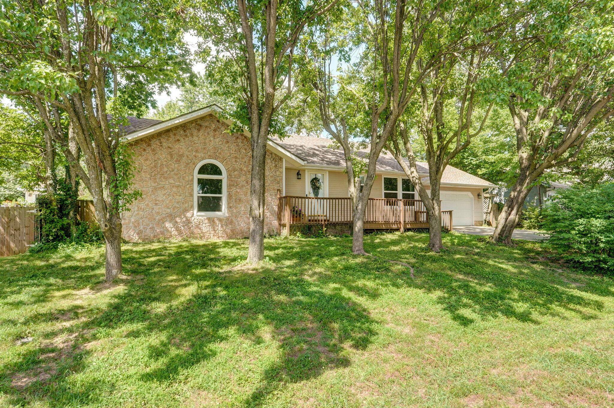 Ozark, MO 65721,905 April DR