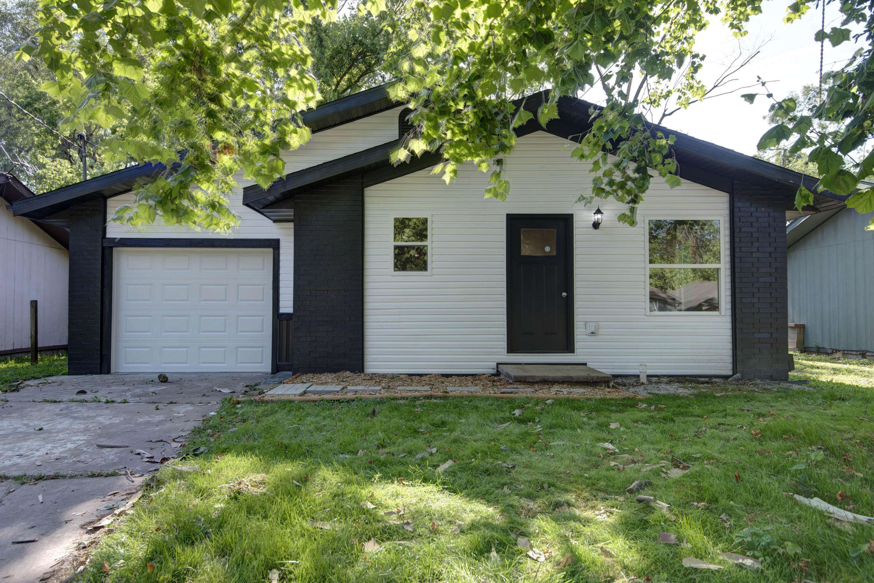 Springfield, MO 65802,1830 N Hillcrest AVE