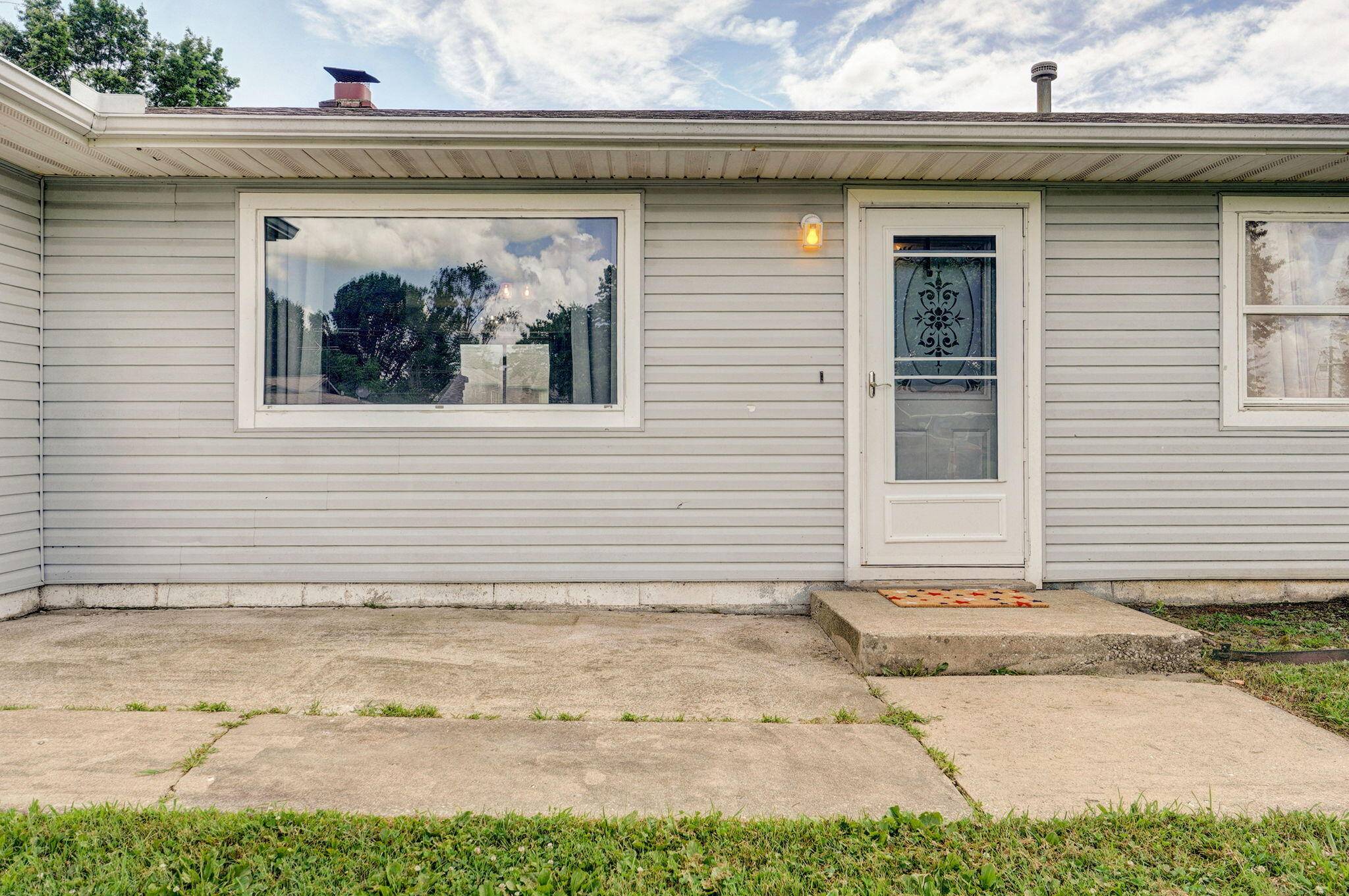 Mt Vernon, MO 65712,530 Country LN