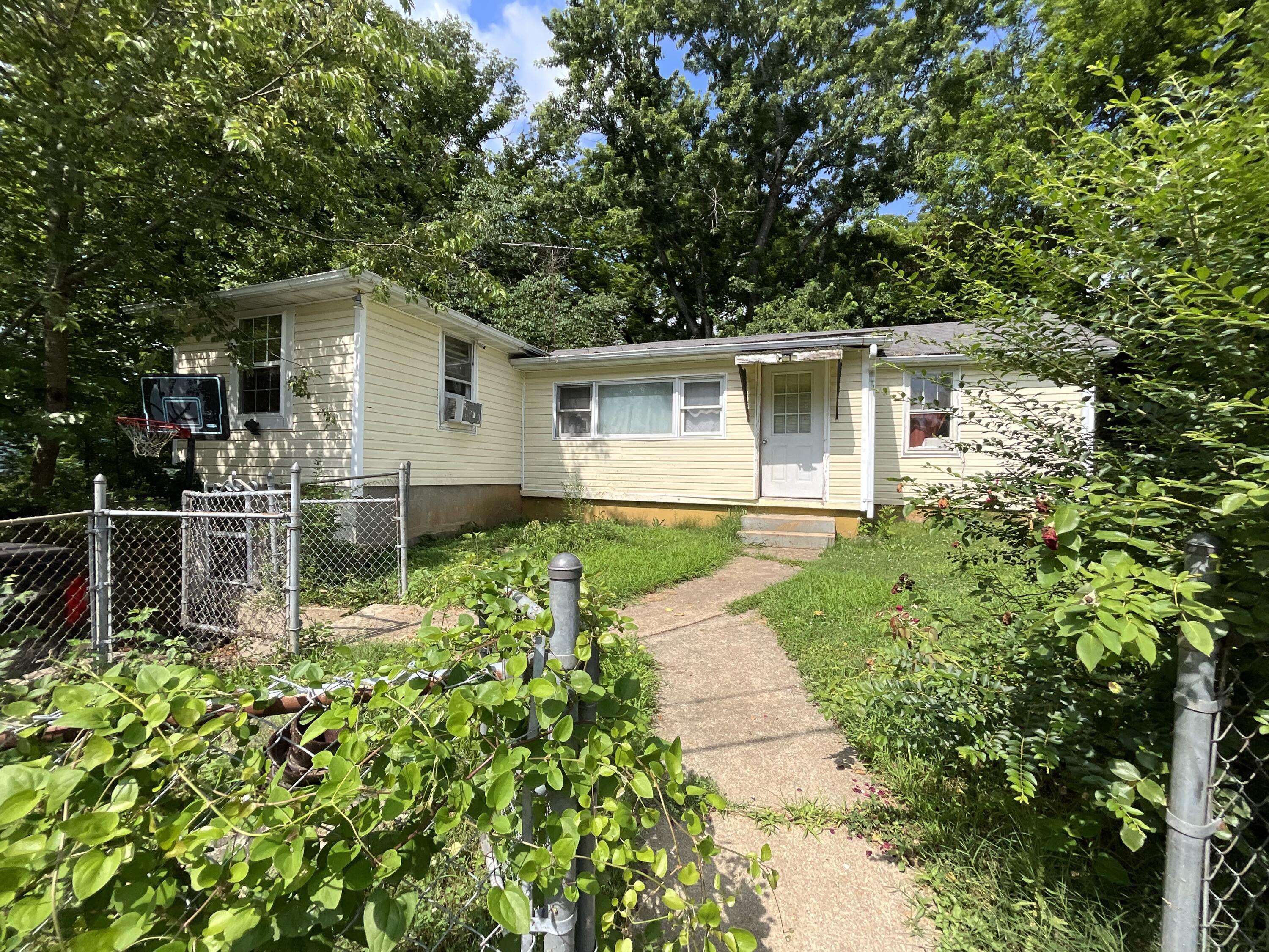 West Plains, MO 65775,429 S Thayer