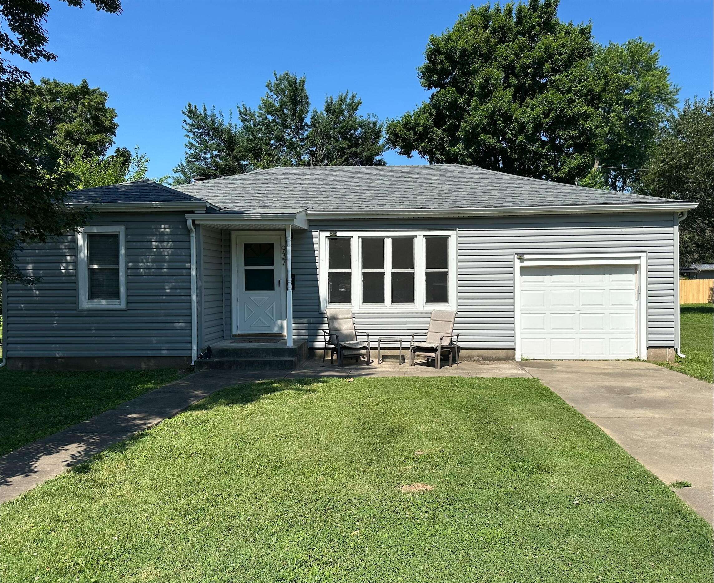 Mt Vernon, MO 65712,937 Sunshine DR