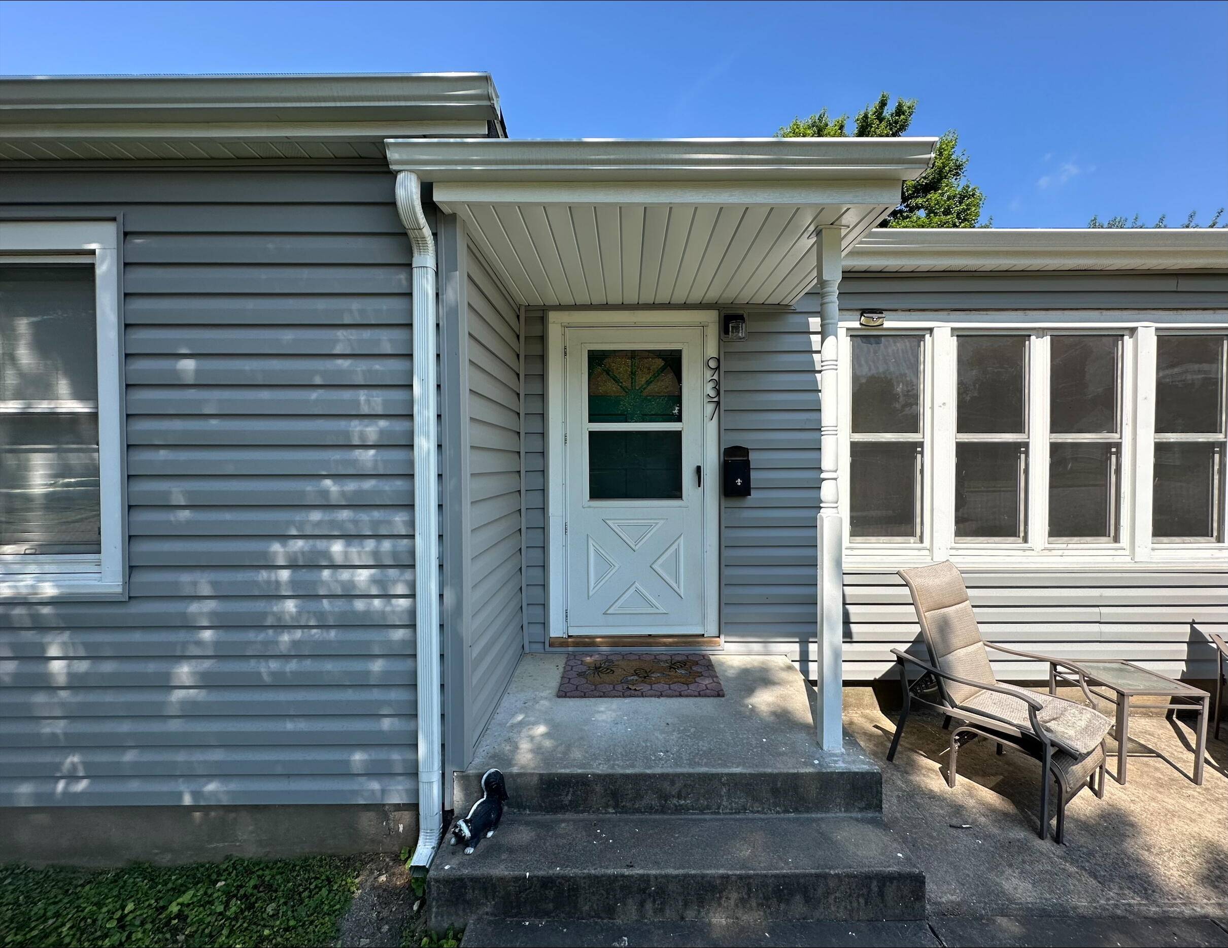 Mt Vernon, MO 65712,937 Sunshine DR