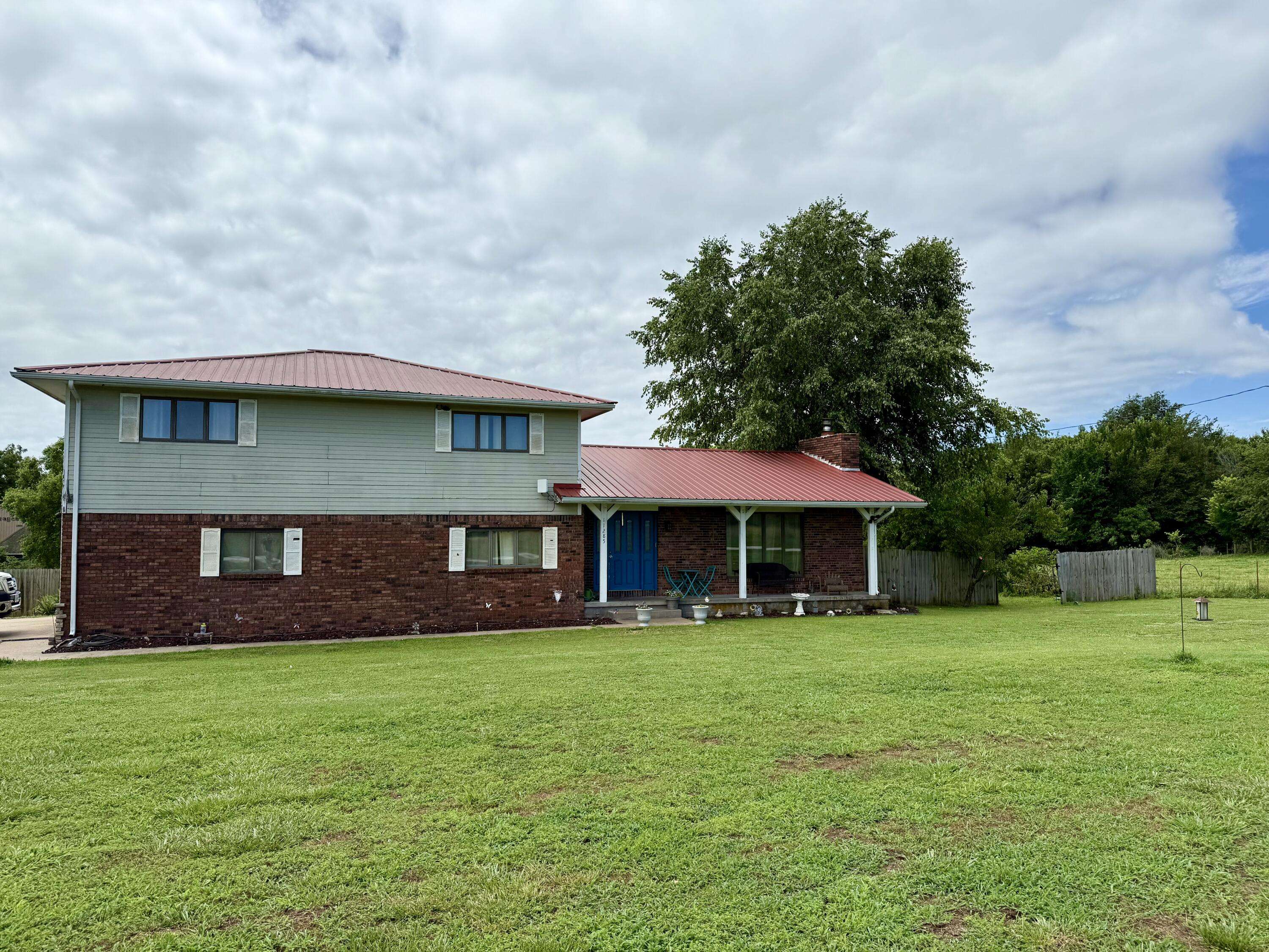 Neosho, MO 64850,11285 Mulberry RD