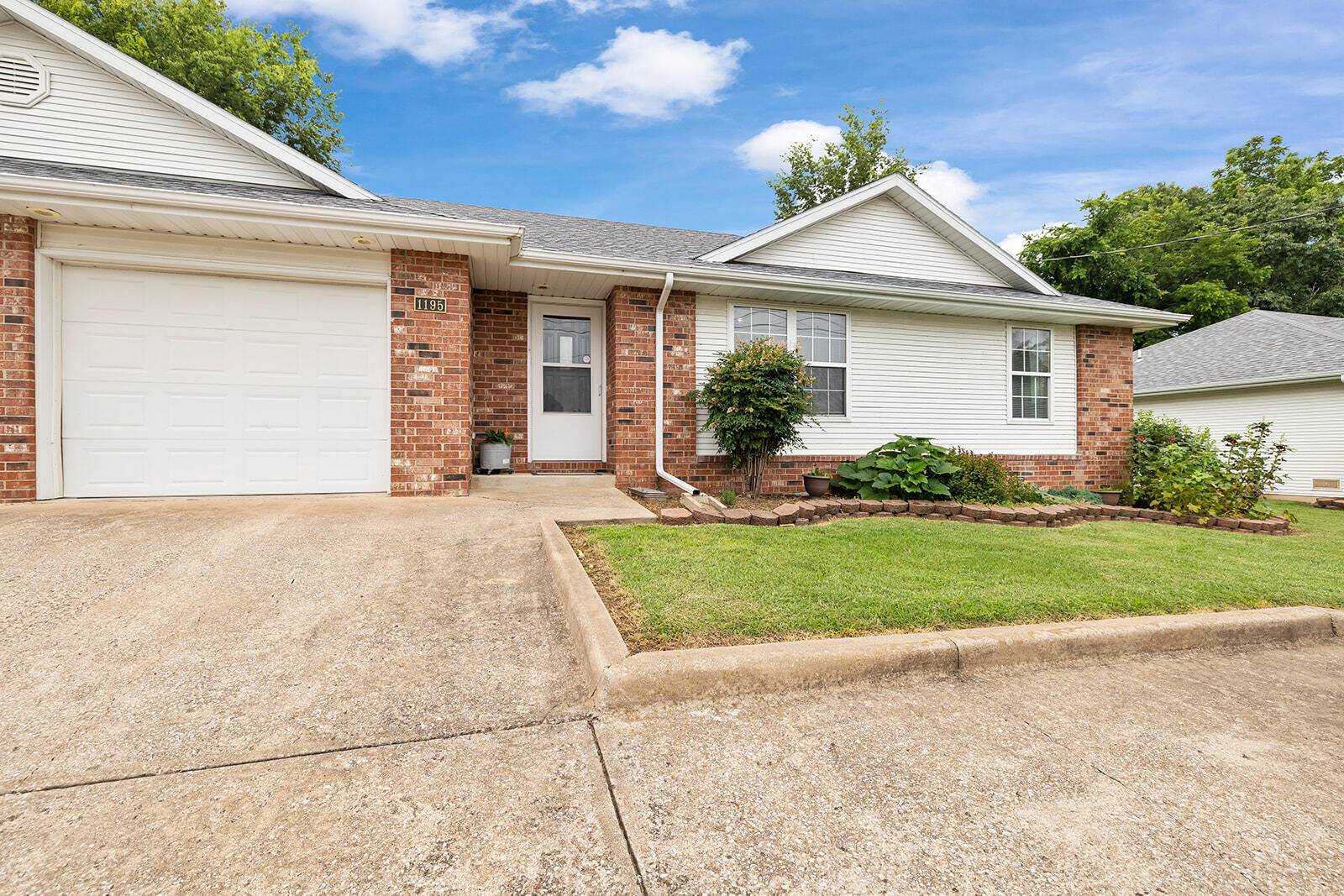 Ozark, MO 65721,1195-1197 W Hall