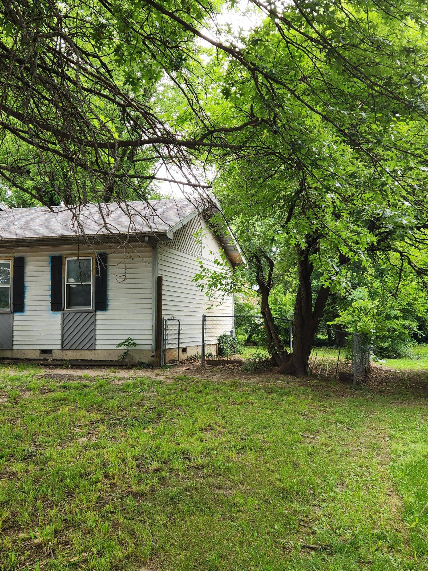 Bolivar, MO 65613,713 W Wollard ST