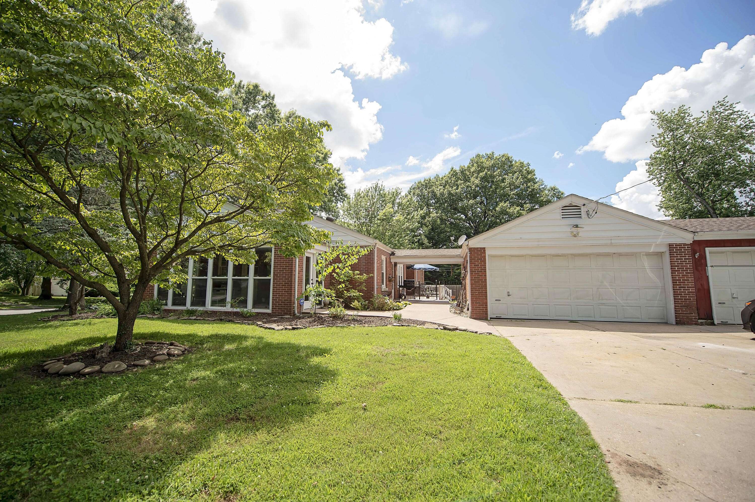 Springfield, MO 65807,825 E University ST