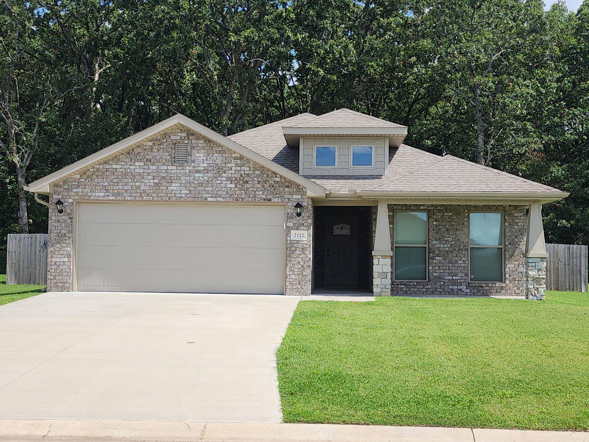 Neosho, MO 64850,2122 Timber Crest DR