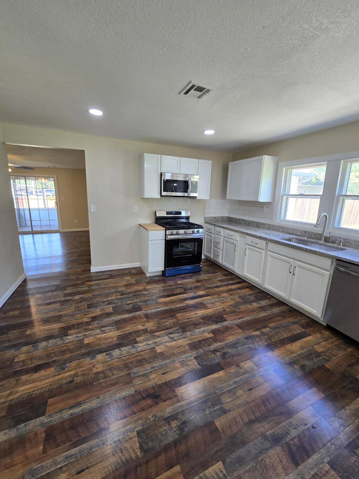 Monett, MO 65708,1008 3rd ST