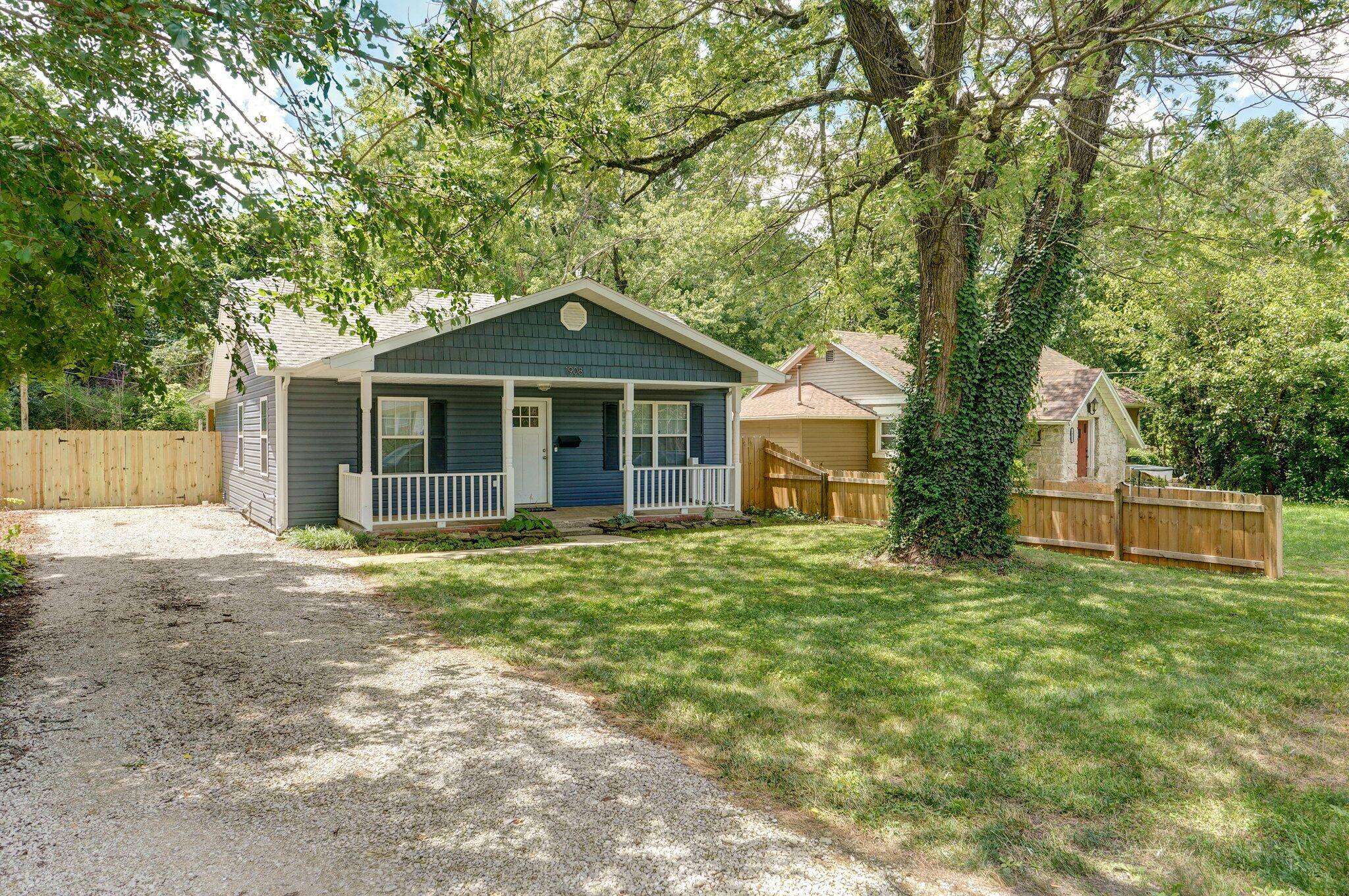 Springfield, MO 65802,1908 E Monroe TER
