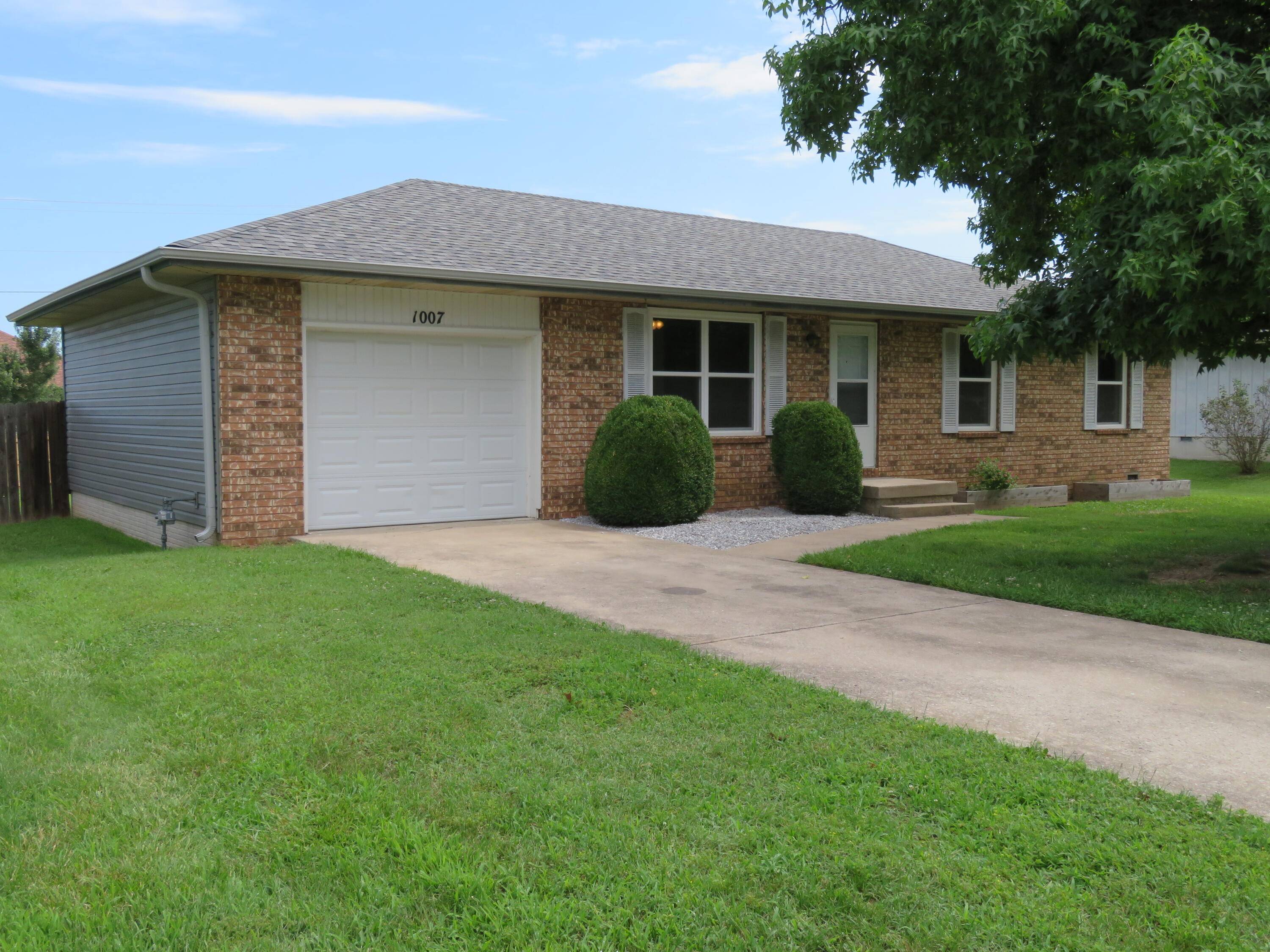 Ozark, MO 65721,1007 E Parkview ST