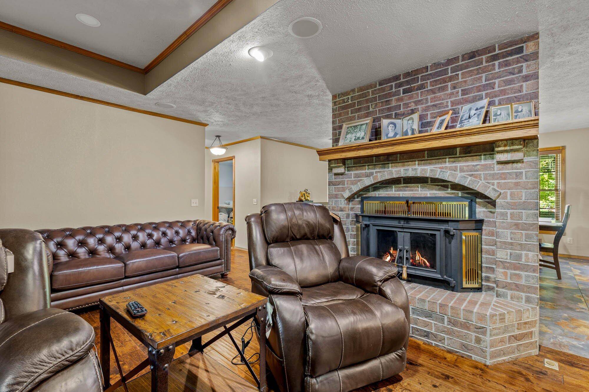 Bolivar, MO 65613,641 N Park PL